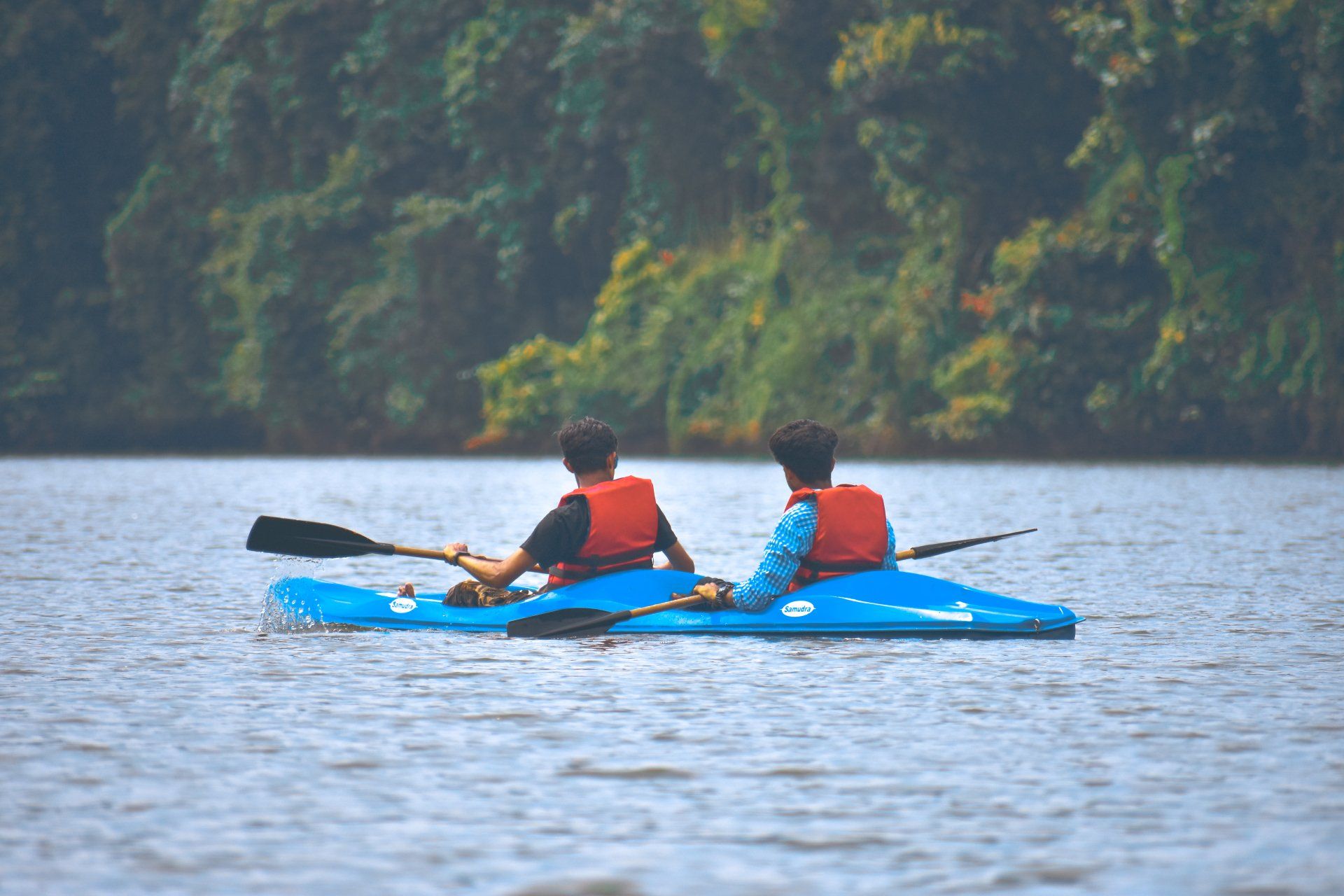 boys-kayaking