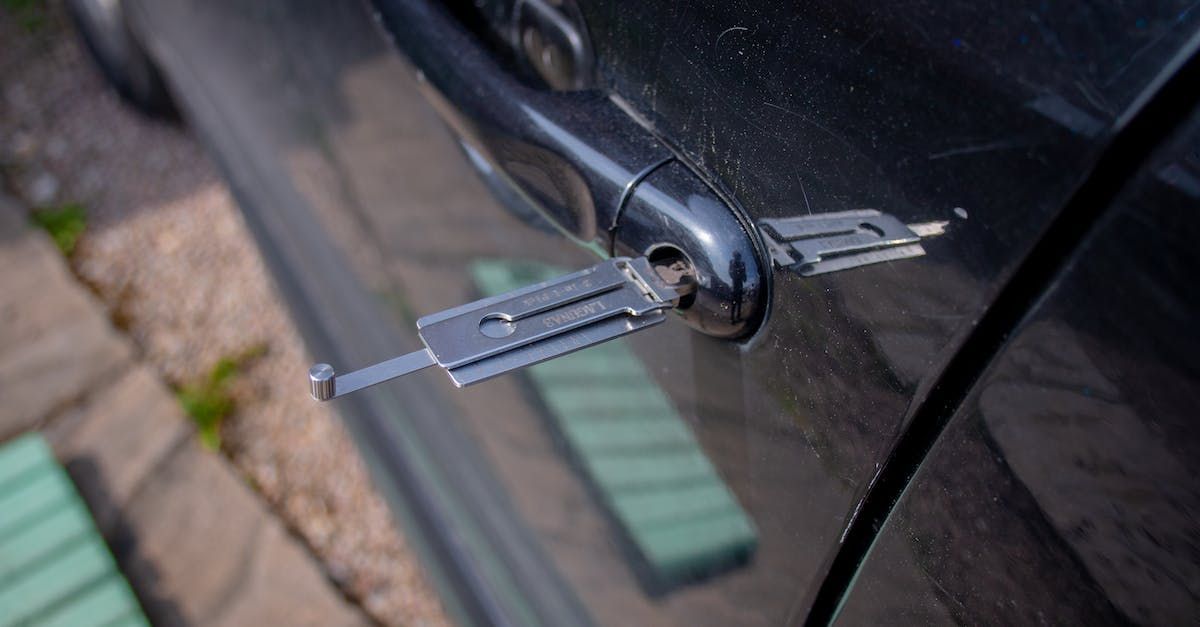 Lockpick in a car door
