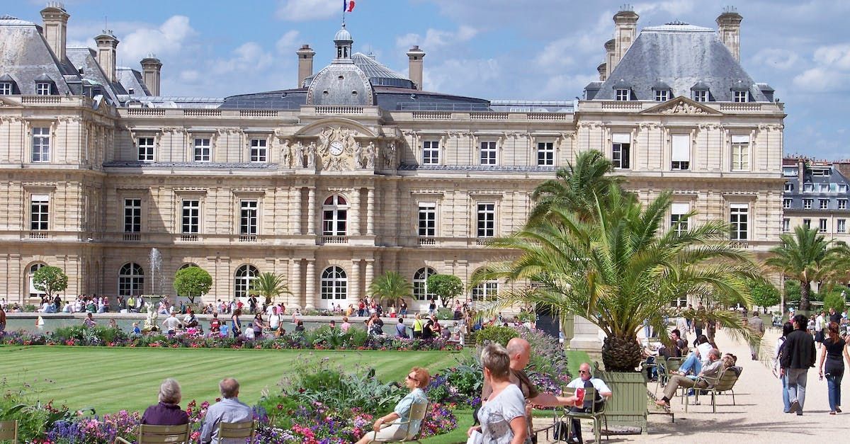 Shipping cost to Luxembourg