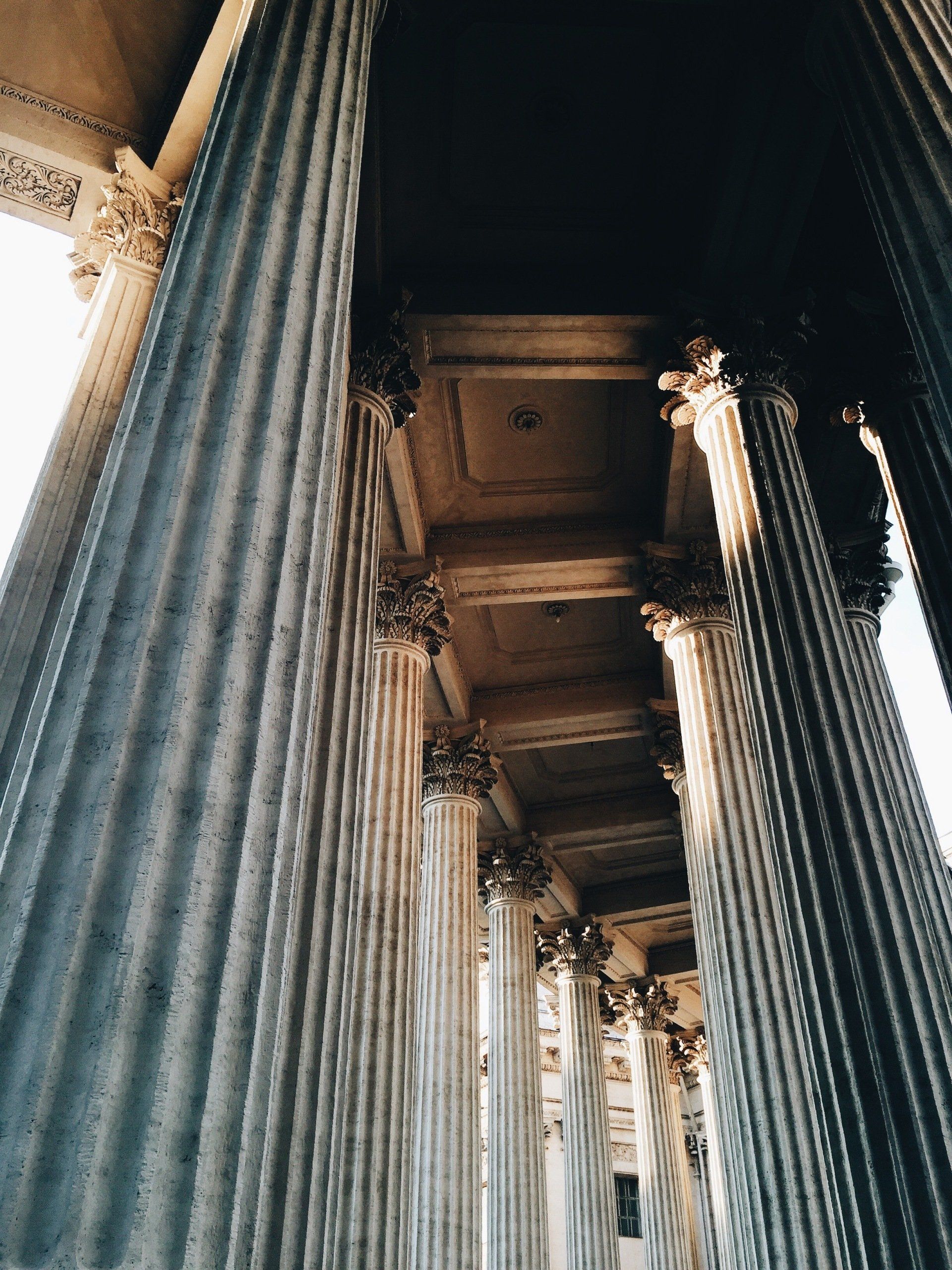 Columns on the outside of a courthouse