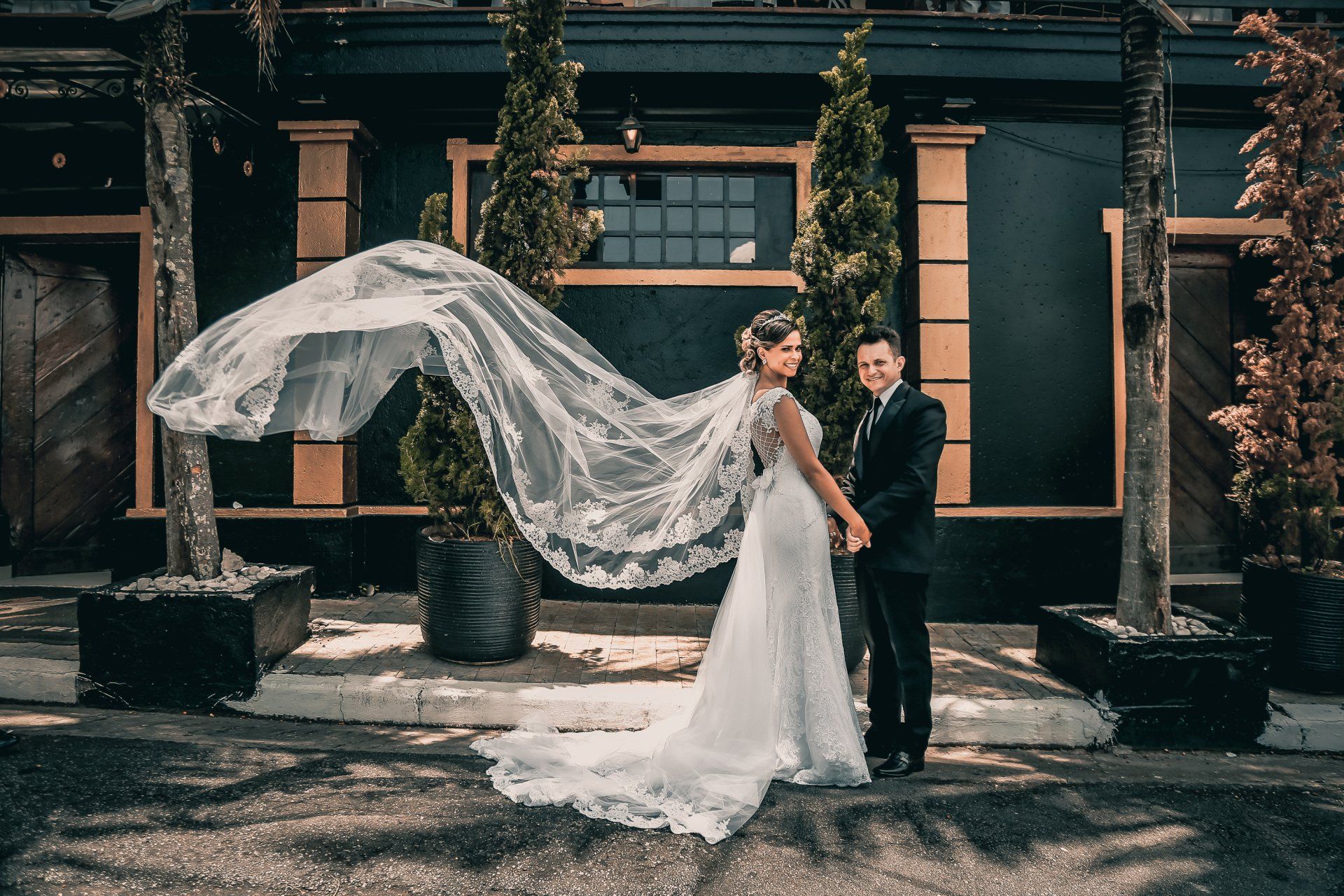 tips and ticks: the happy couple taking amazing photos