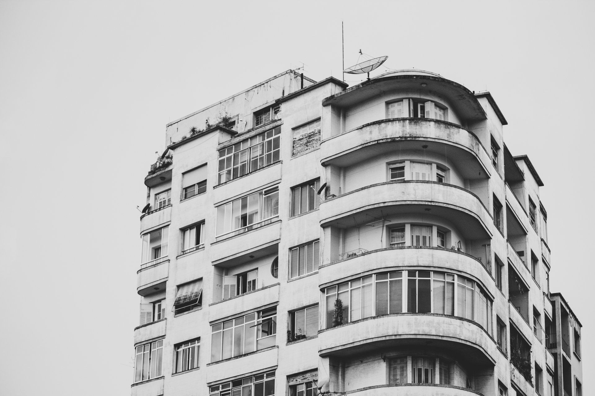 satellite-dishes-at-your-building