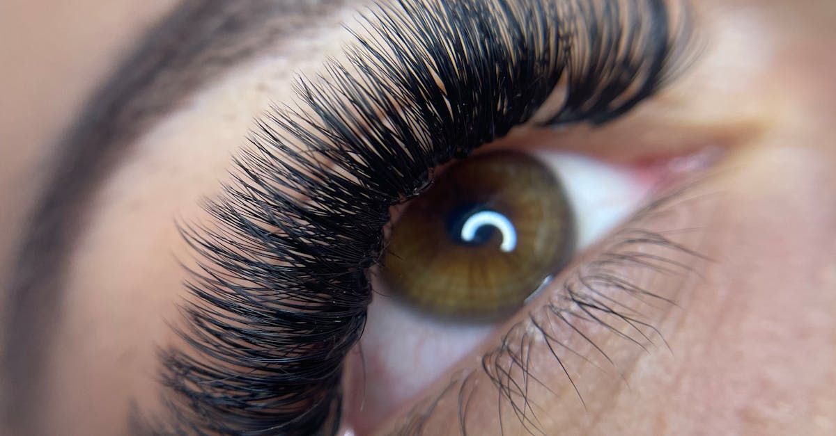 A close up of a woman 's eye with long eyelashes.