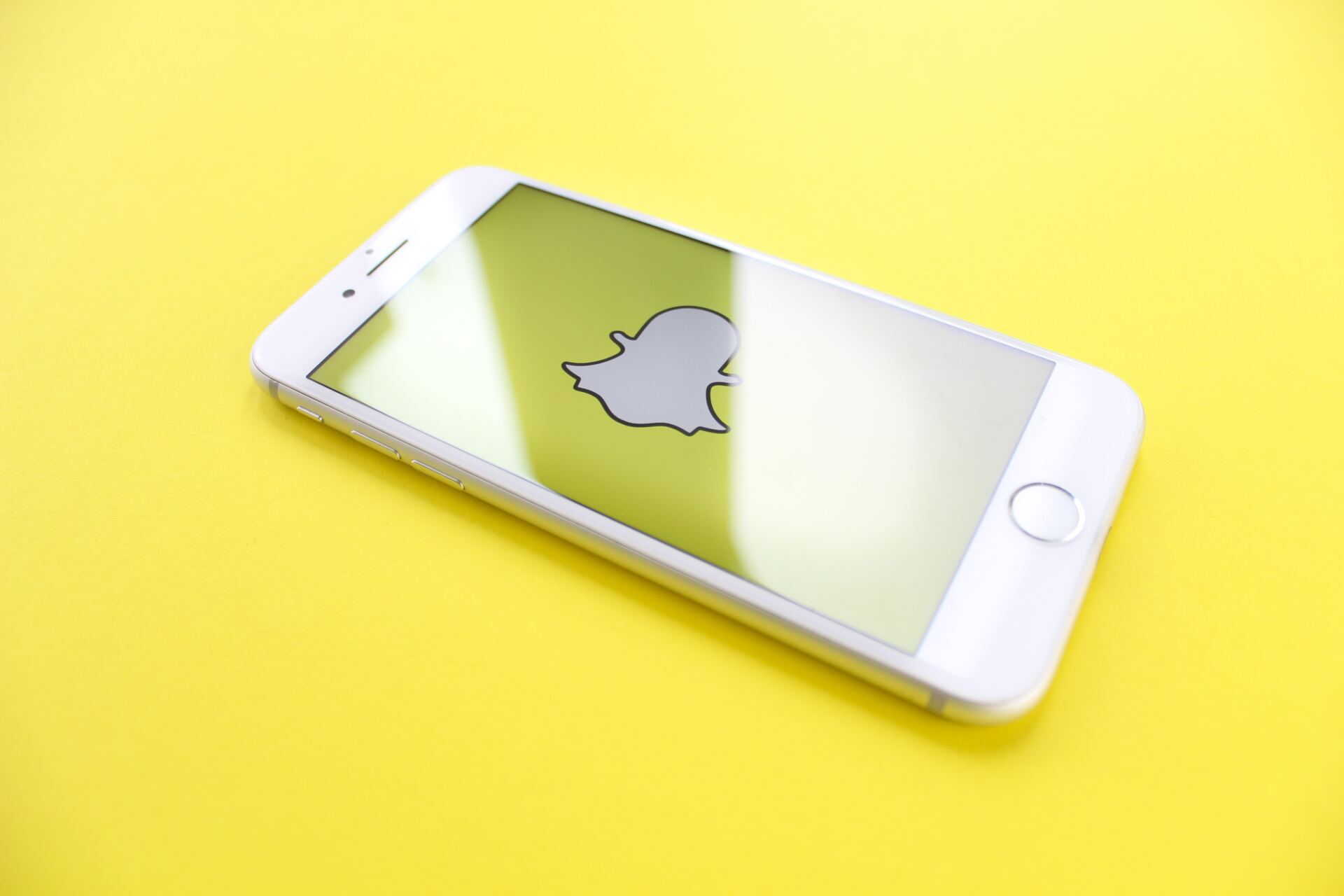 How Brands Can Create Their Own Snapchat AR Branded Lenses