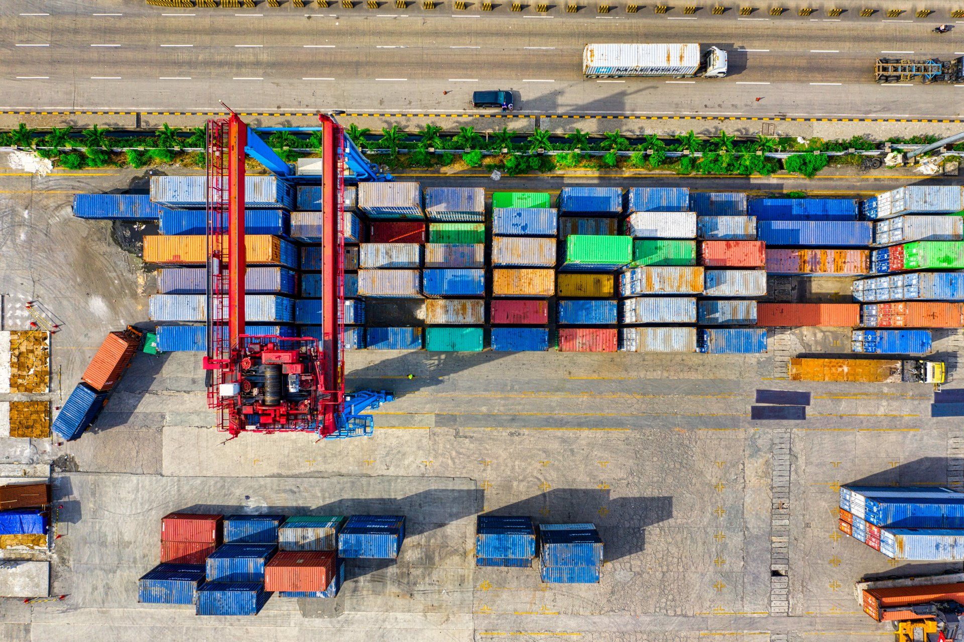 An aerial view of a warehouse filled with lots of shipping containers.