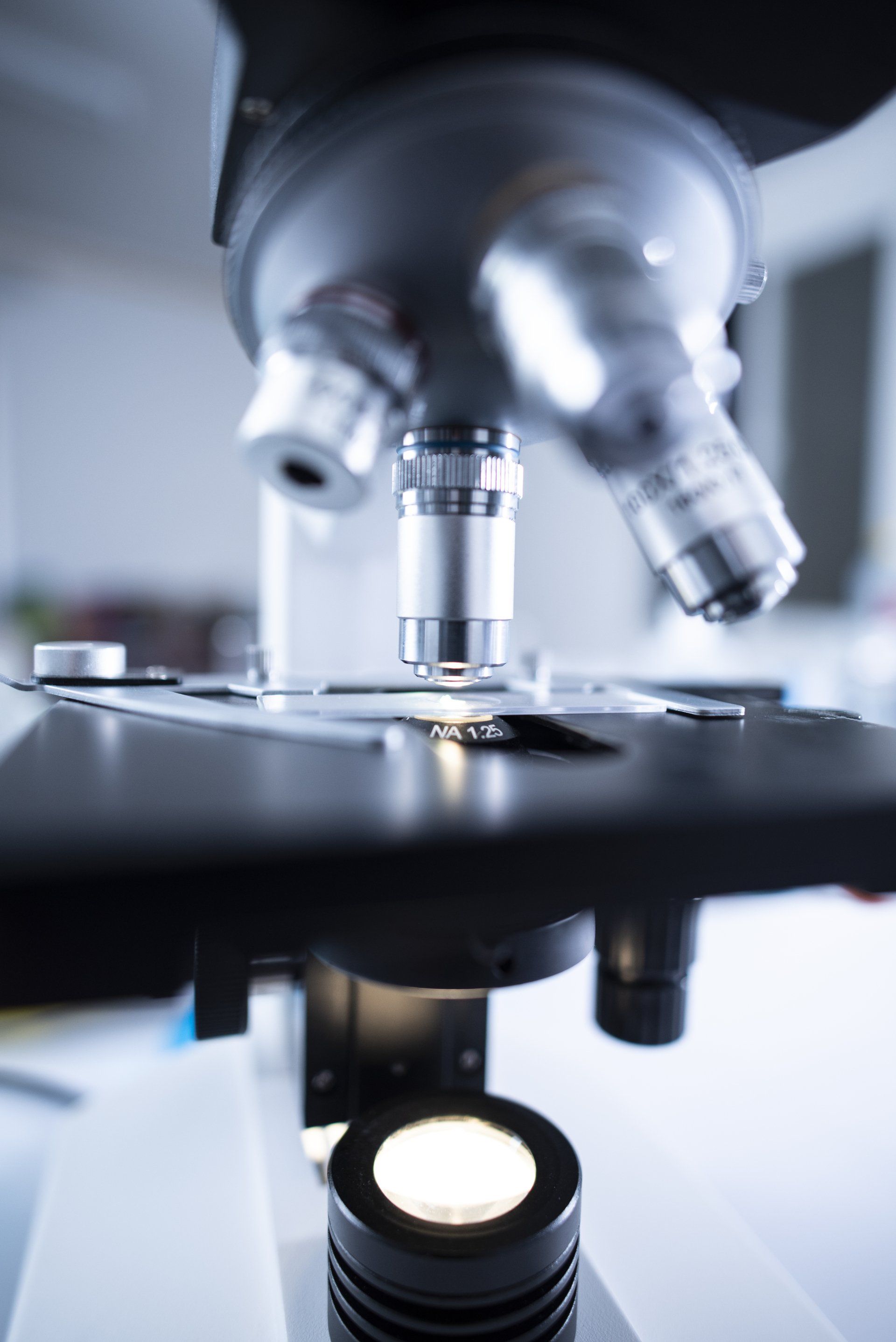 A close up of a microscope in a laboratory.