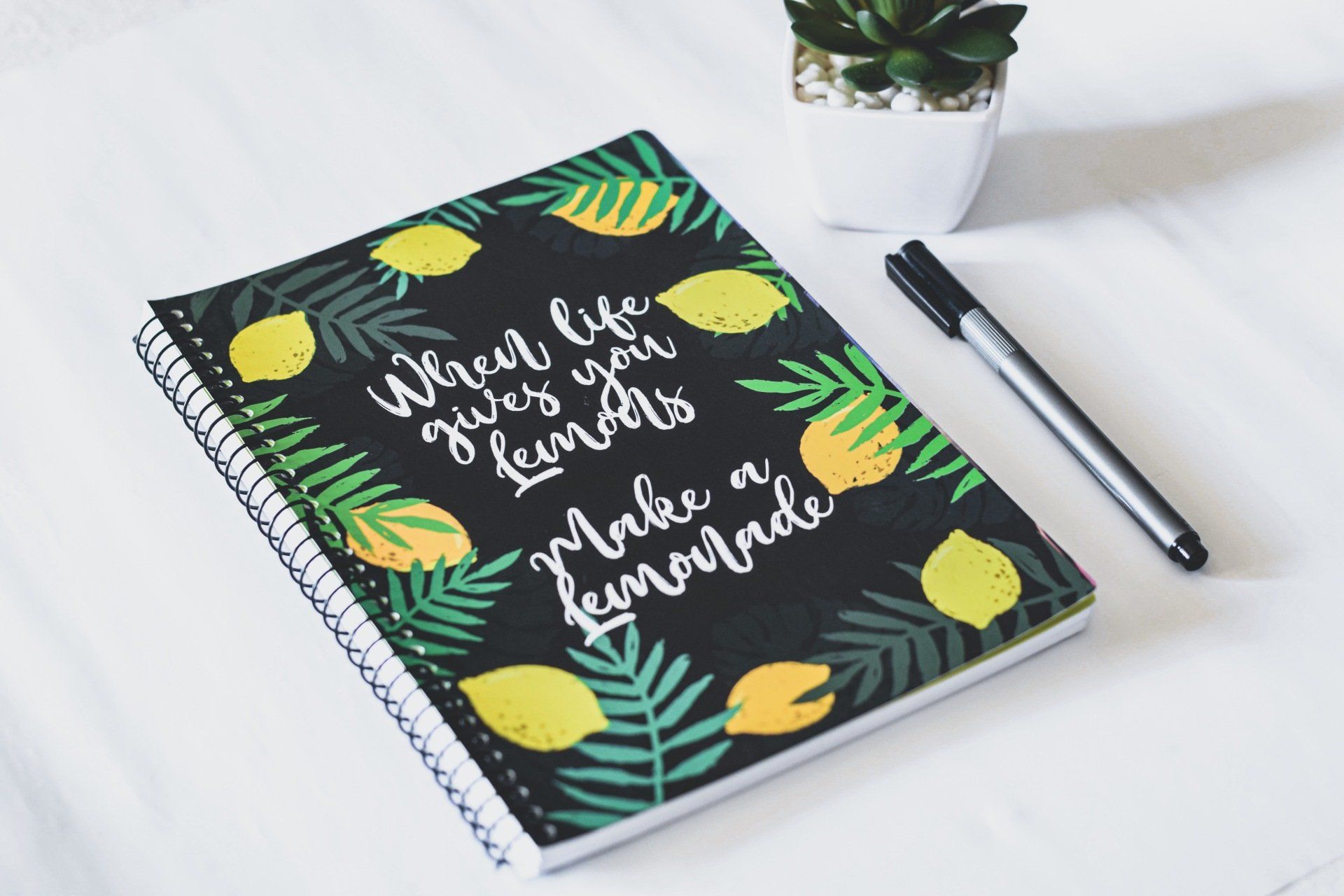 A notebook that says when life gives you lemons make a lemonade