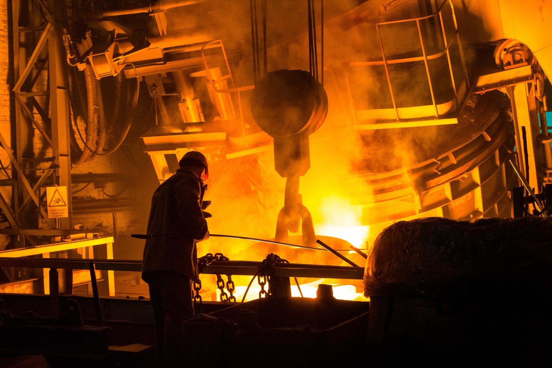 鋼鐵工人感受到了鋼材價格的緊縮