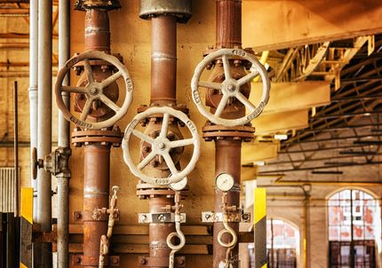Industrial plumbing valves and pipe system for commercial water filtration or maintenance
