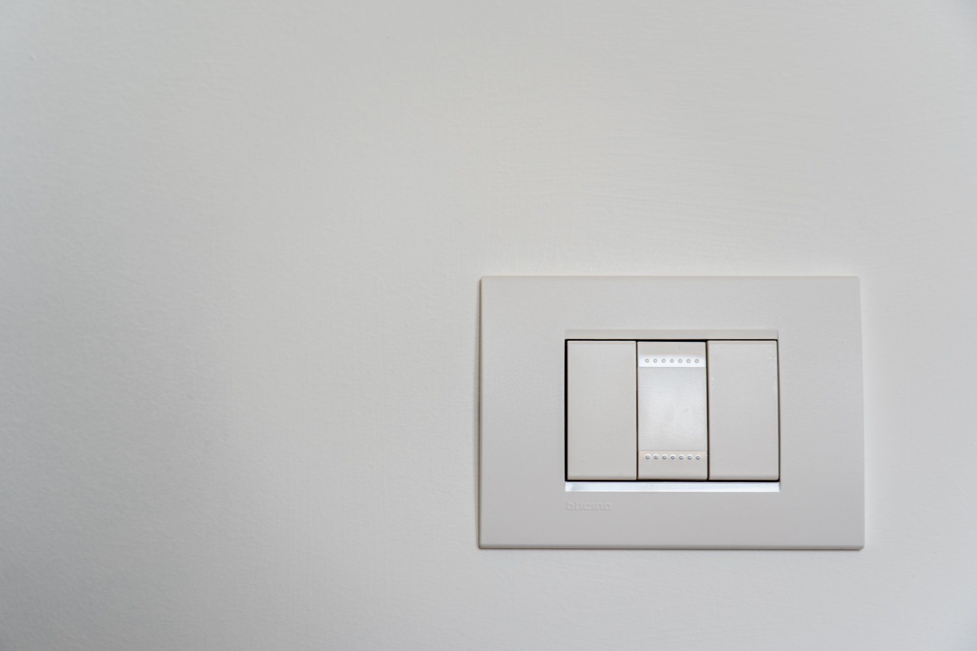 a white light switch on a white wall that won't turn on