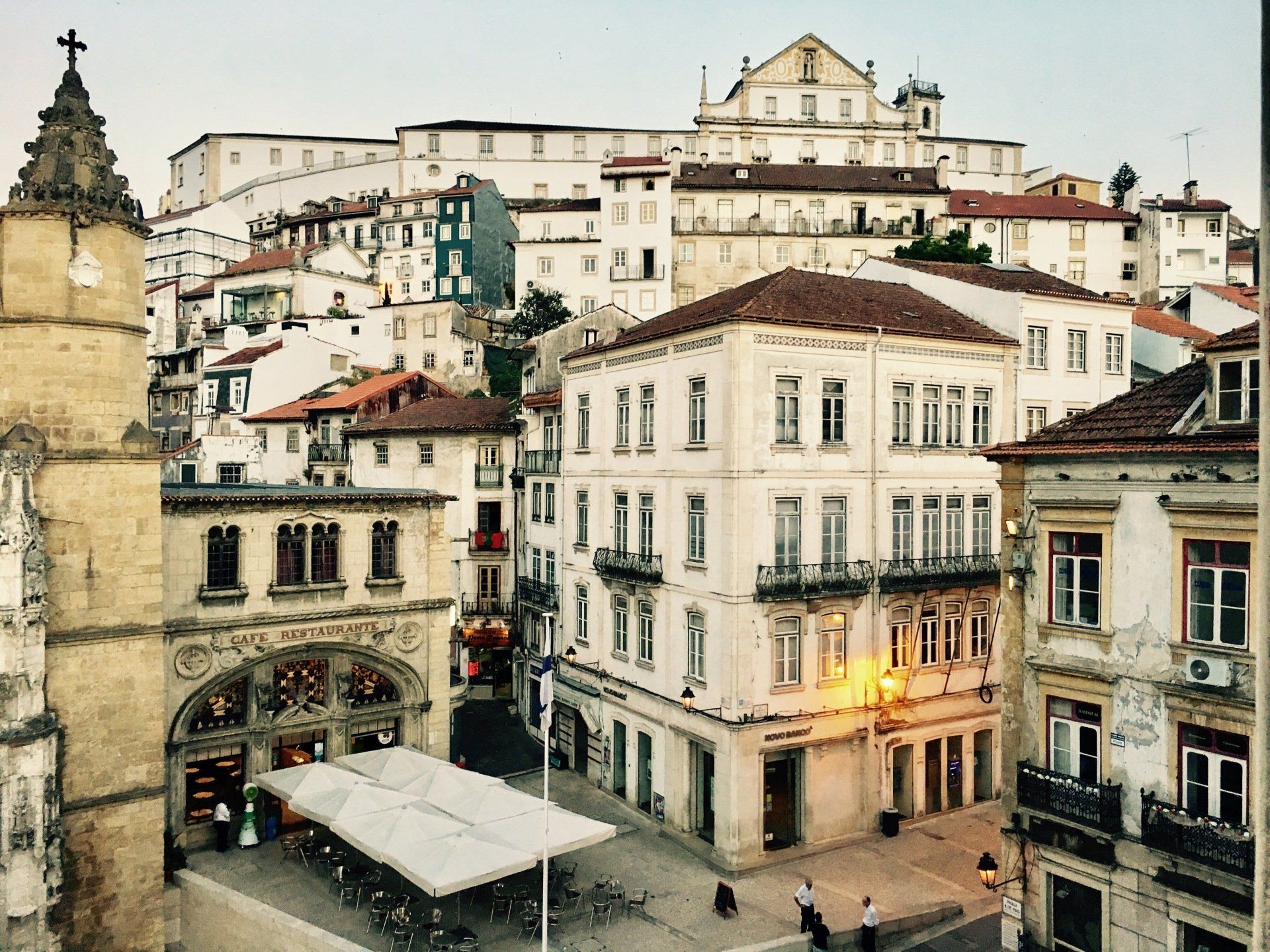 Coimbra – A charming view of Coimbra’s historic buildings, reflecting the city’s rich academic and cultural history.