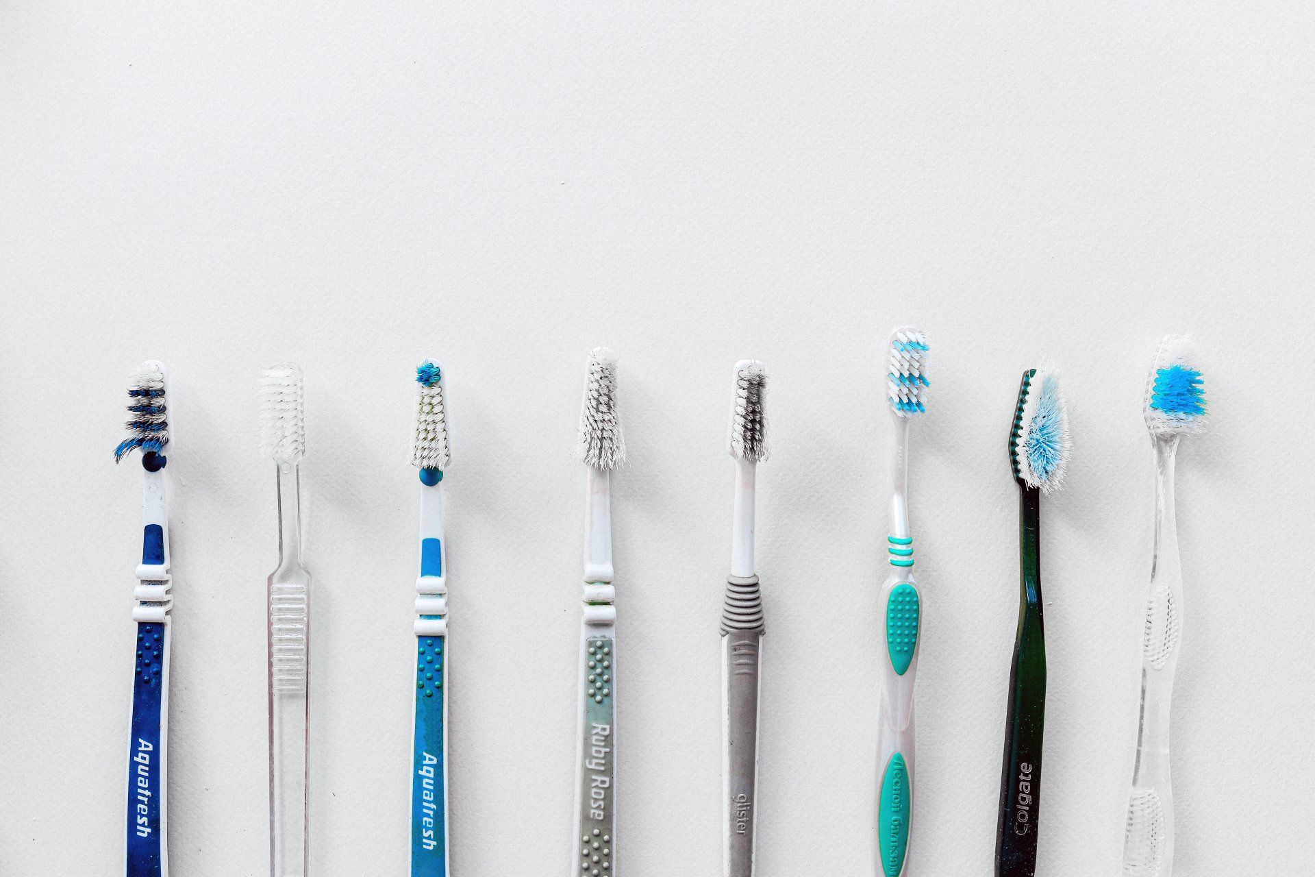 Solve Your Toothbrush Shopping Dilemma: Everything You Need to Know About Toothbrushes
