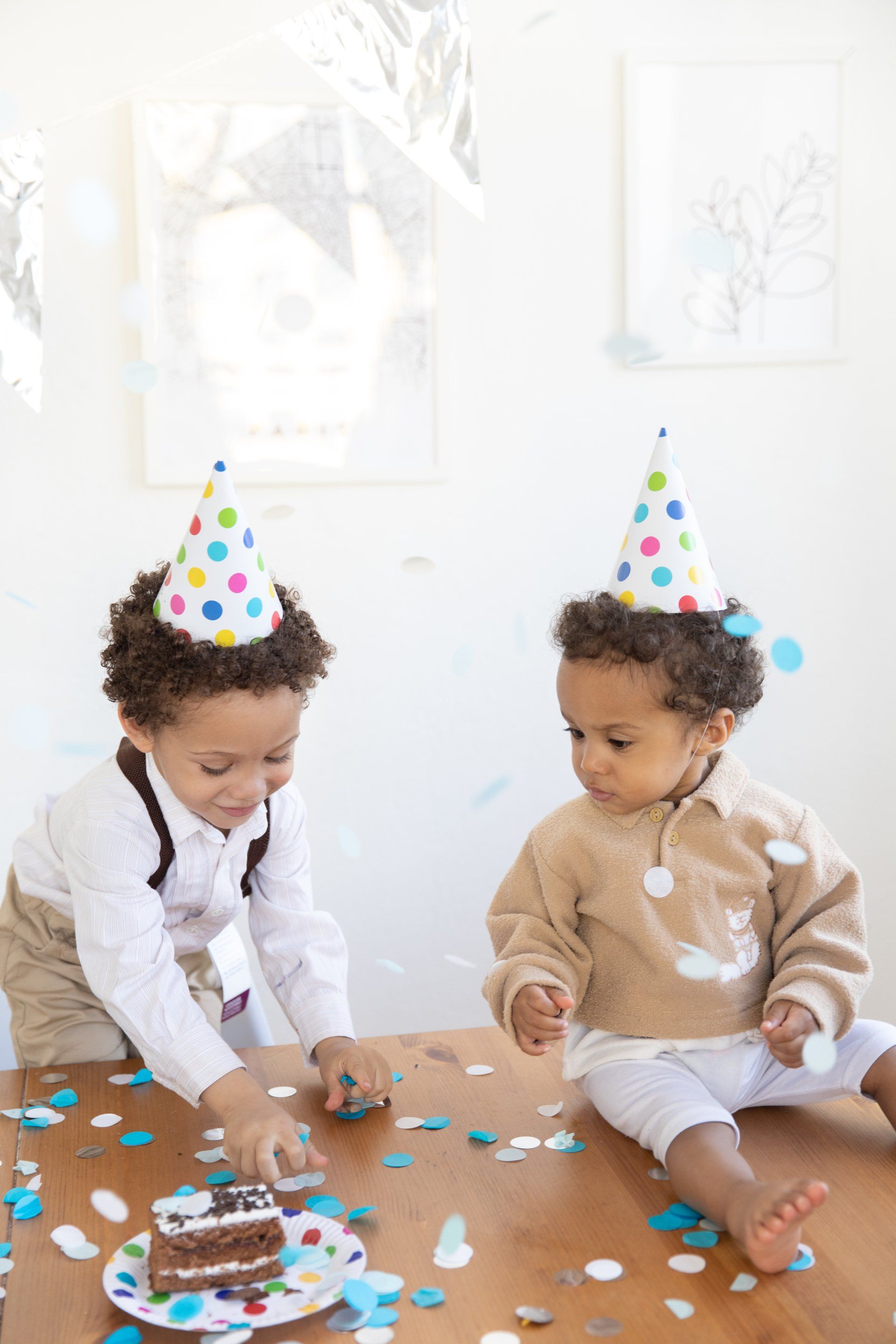 Photo of 1 year old Birthday Party. We offer everything: The Roaming Halo, The Roaming Halo Las Vegas, Photo Booth Rental, Photo Booth Las Vegas, Photo Booth Corporate, Photo Booth Recepion, Photo Booth Wedding, and Photo Booth Event. Hevenly Photo Booth services all of the Las Vegas areas. Fun Party Entertainment.