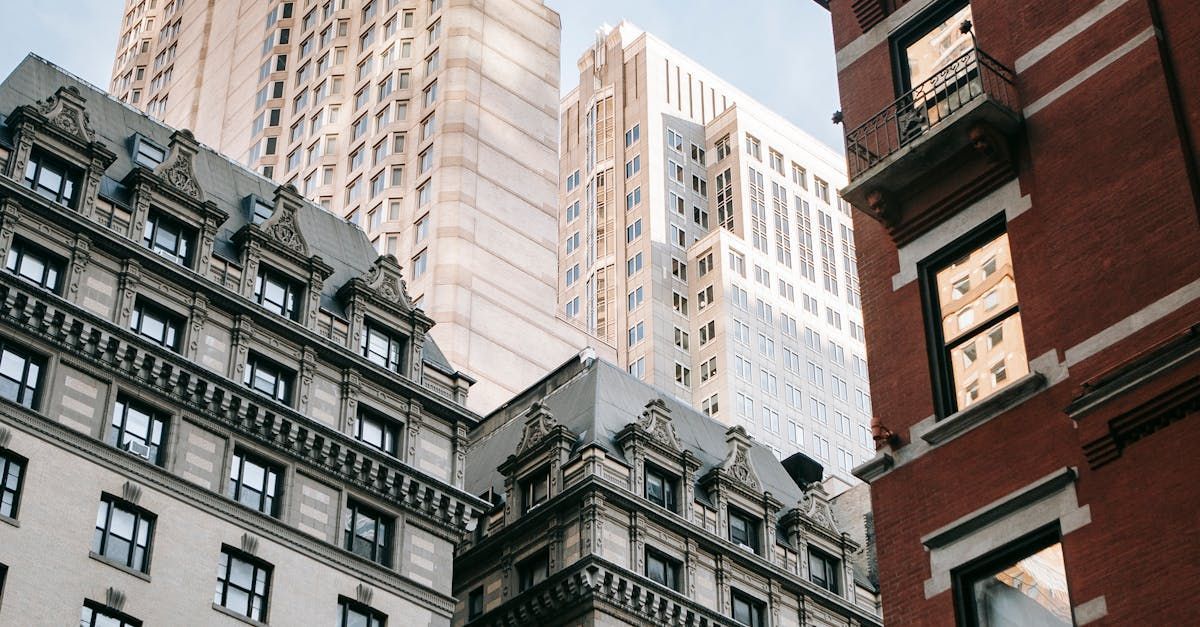 A row of buildings in a city with a lot of windows.