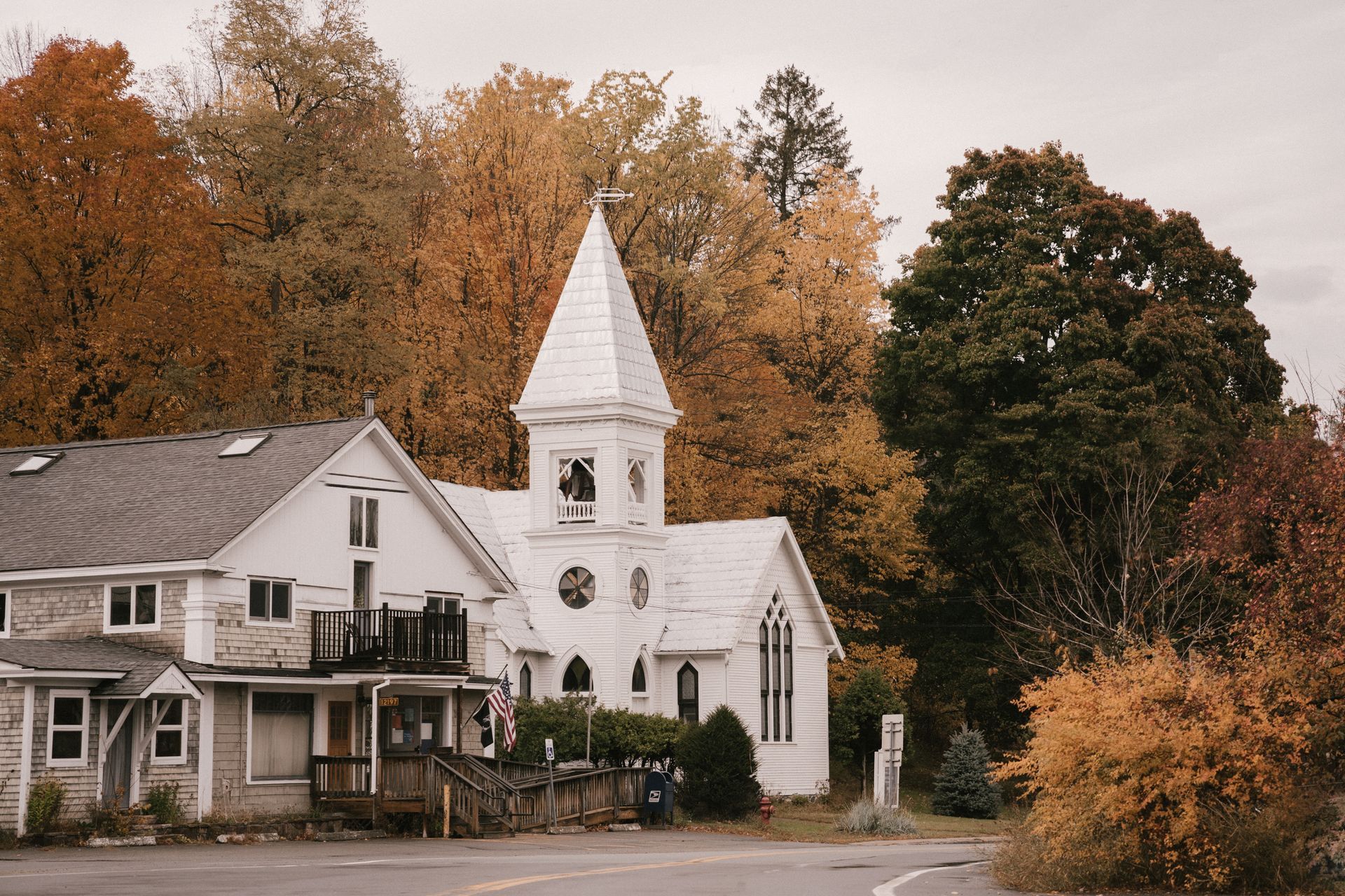 fall foliage; New england church