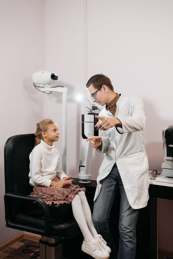 Paziente durante la prova di occhiali da vista
