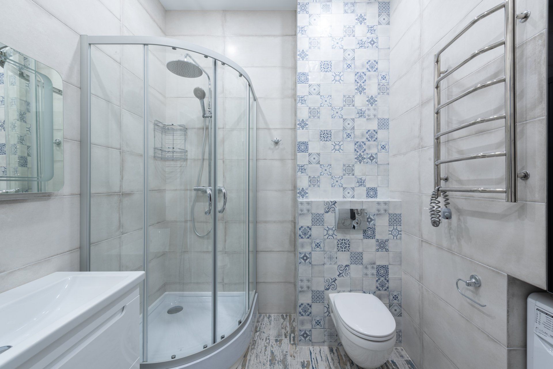 casa de banho com cabine de duche em fibra