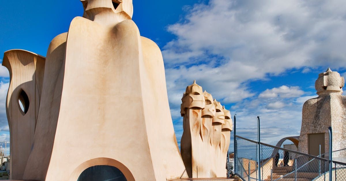 A very tall building with a blue sky in the background