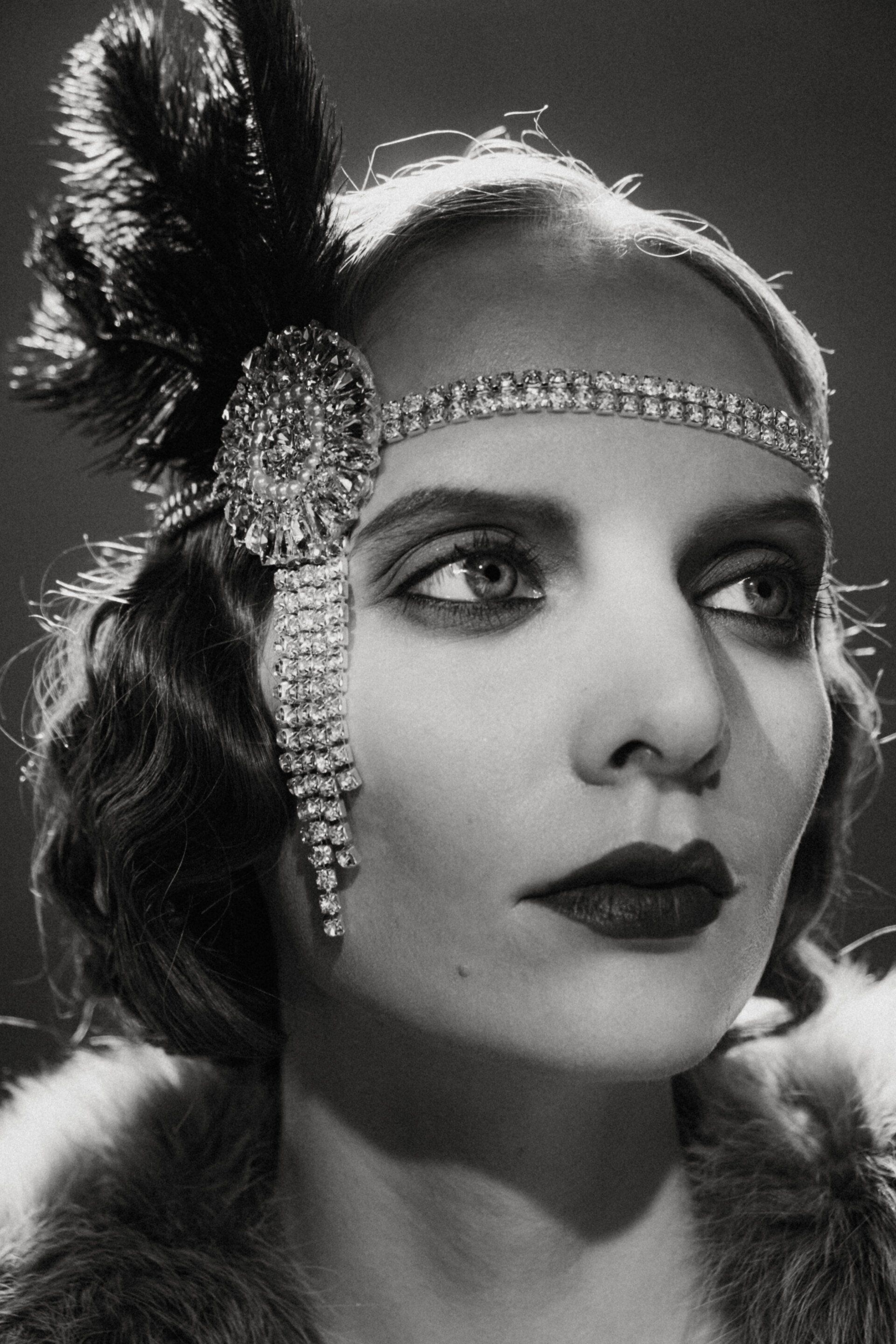 Breng je themafeest tot leven met onze unieke expertise en creatieve visie! Of het nu gaat om een betoverend retrofeest, een glamoureus Gatsby-gala, of een exotisch tropisch paradijs, wij staan klaar om jullie visie werkelijkheid te maken. Met een schat aan ervaring in het omzetten van diverse thema's in onvergetelijke evenementen, beloven wij een feest dat jullie gasten versteld zal doen staan. Laat ons de leiding nemen in het plannen en uitvoeren van jullie themafeest, zodat jullie kunnen genieten van een zorgeloze en magische avond. Laat ons samen de grenzen van jullie verbeelding verleggen!
evenement evenement evenement