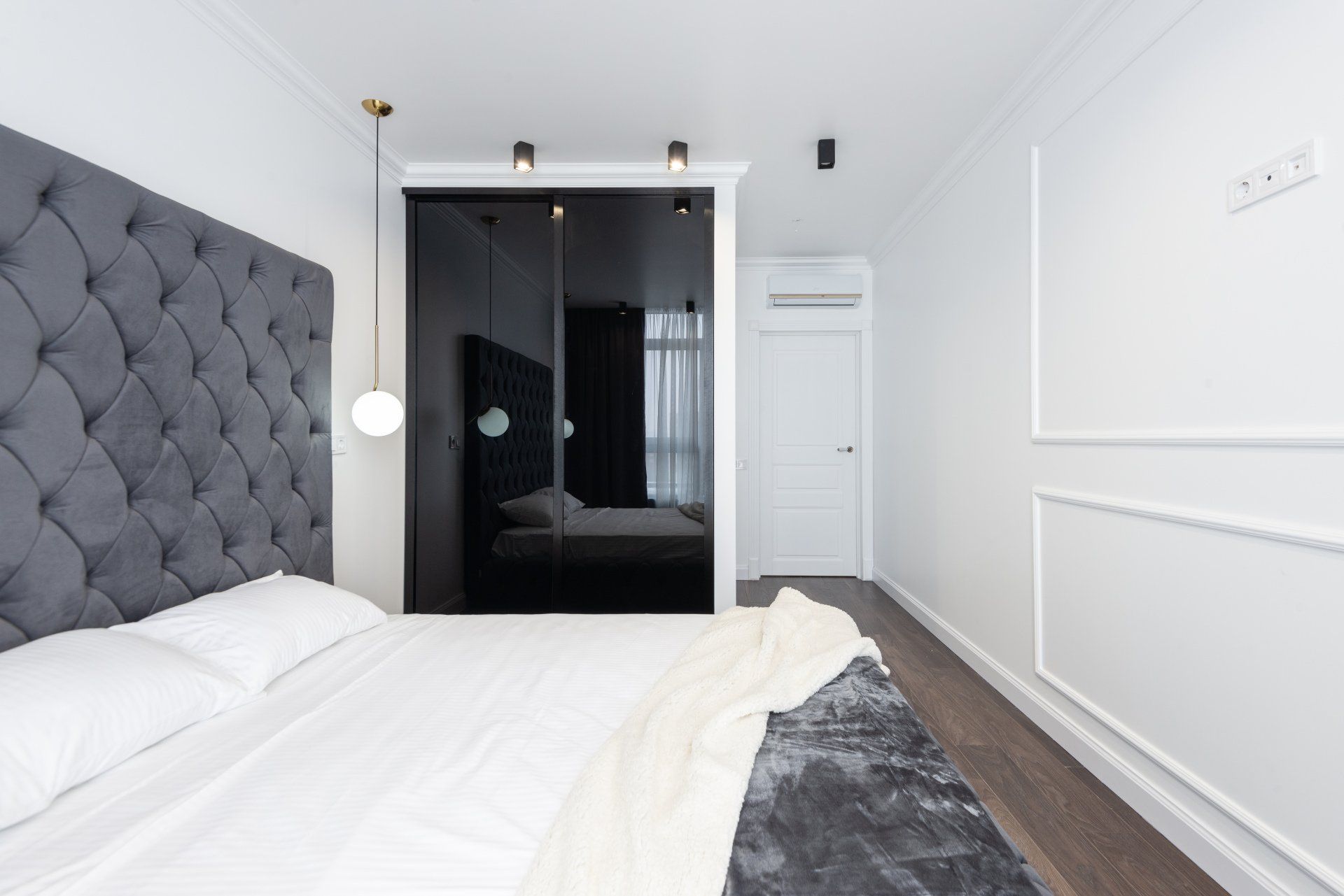 White Stucco Creates An Inspiring Vision