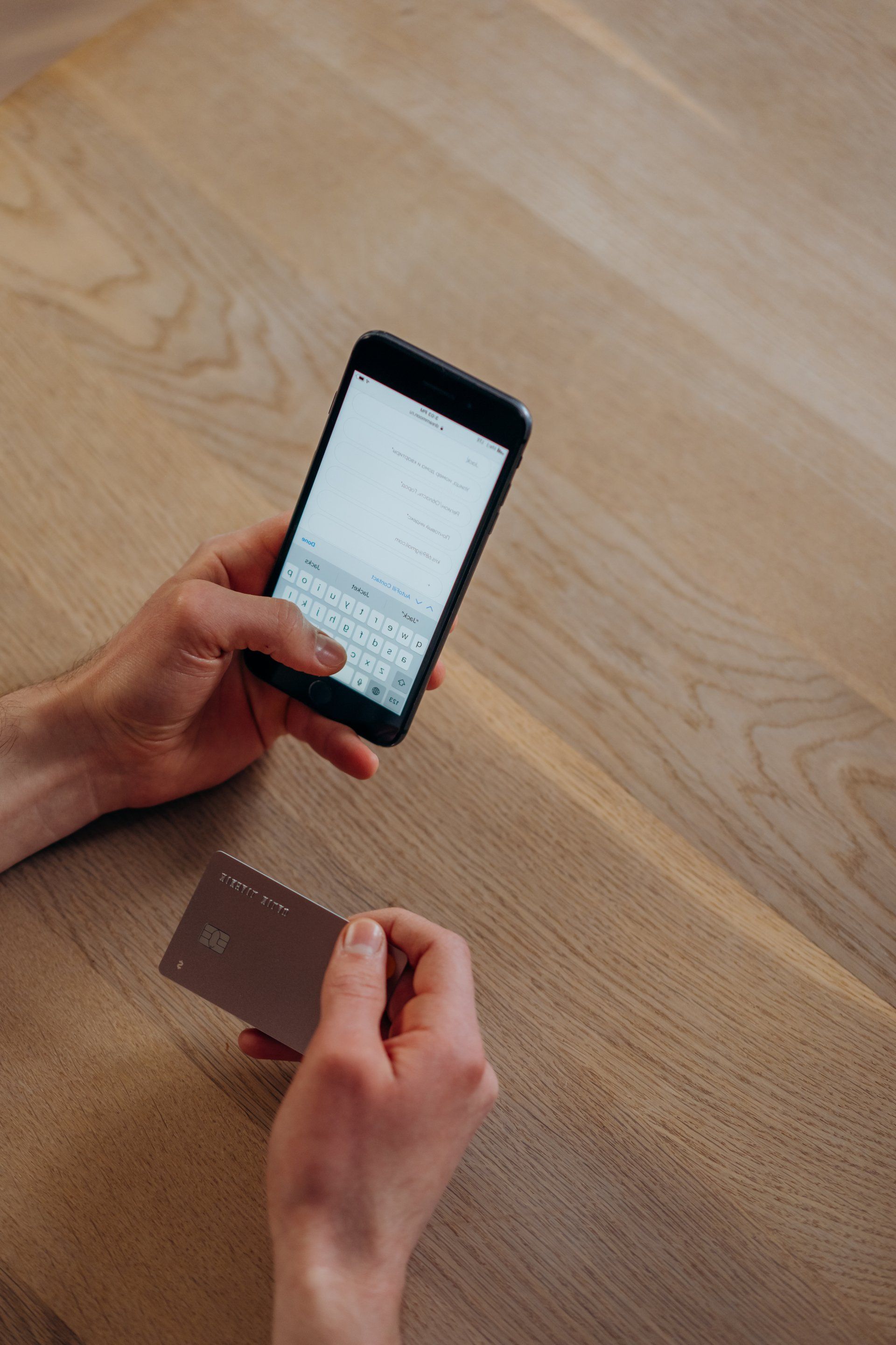 How do card processing merchants calculate settlement?