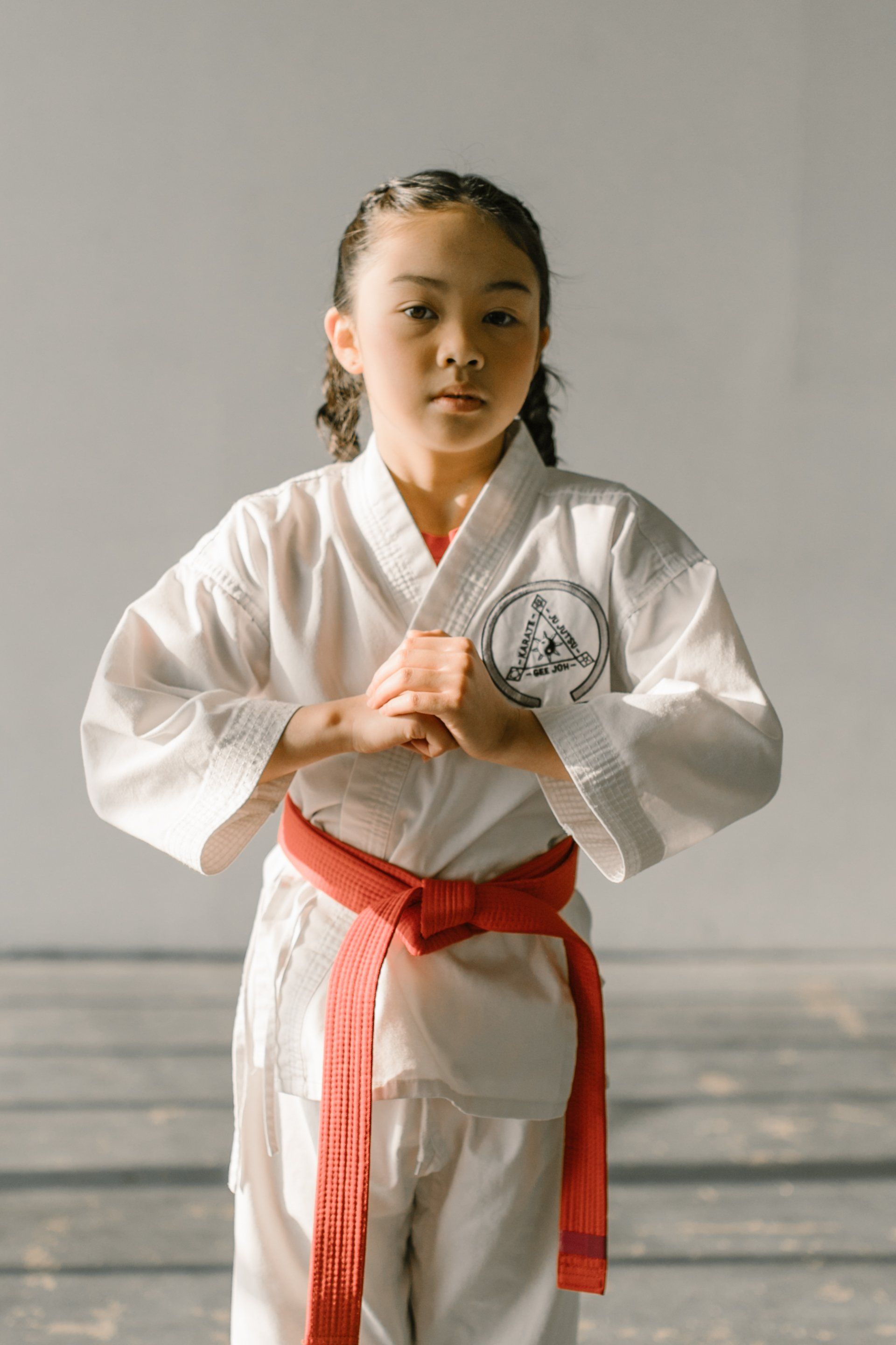 a girl wearing orange belt.