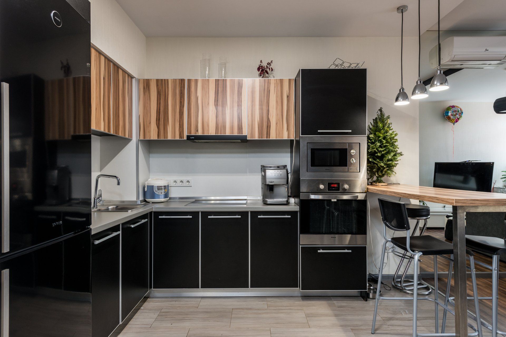 wood-black-kitchen