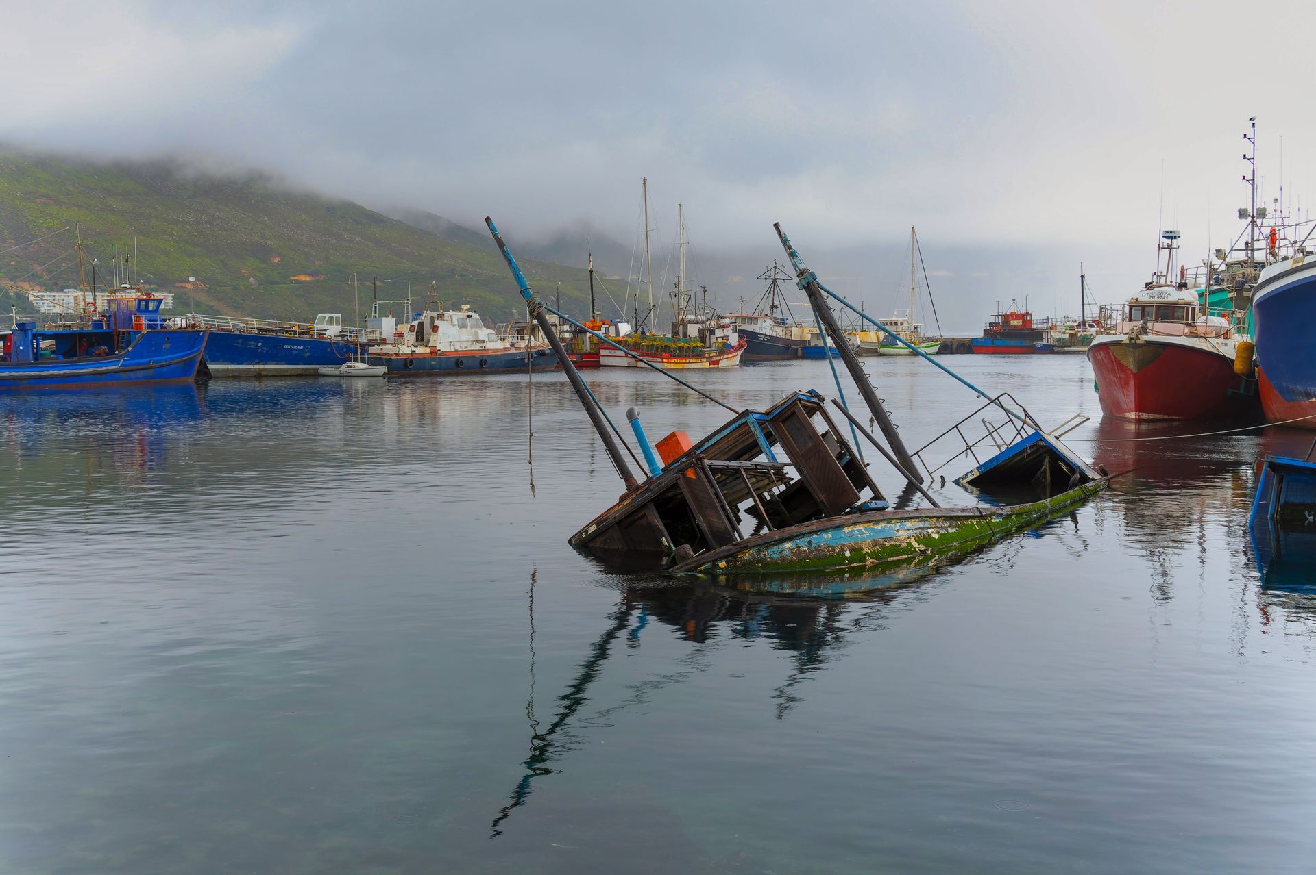 Barge services for sunken vessels