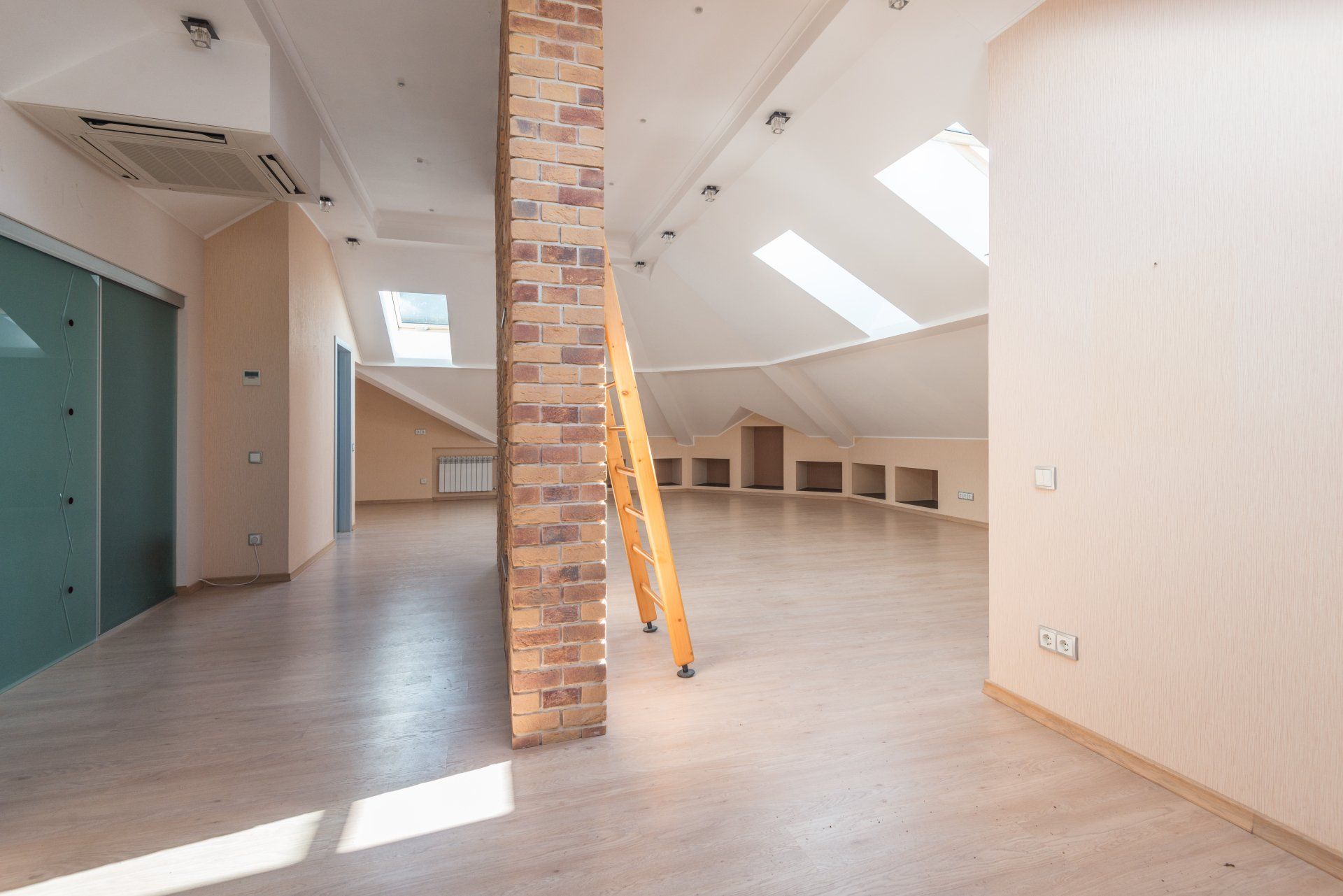 luxury vinyl flooring in empy room