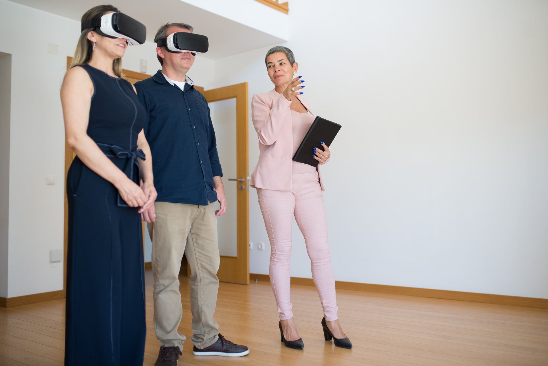 Saavy Real Estate Agent uses Virtual Technology goggles to present a space with augmented reality.
