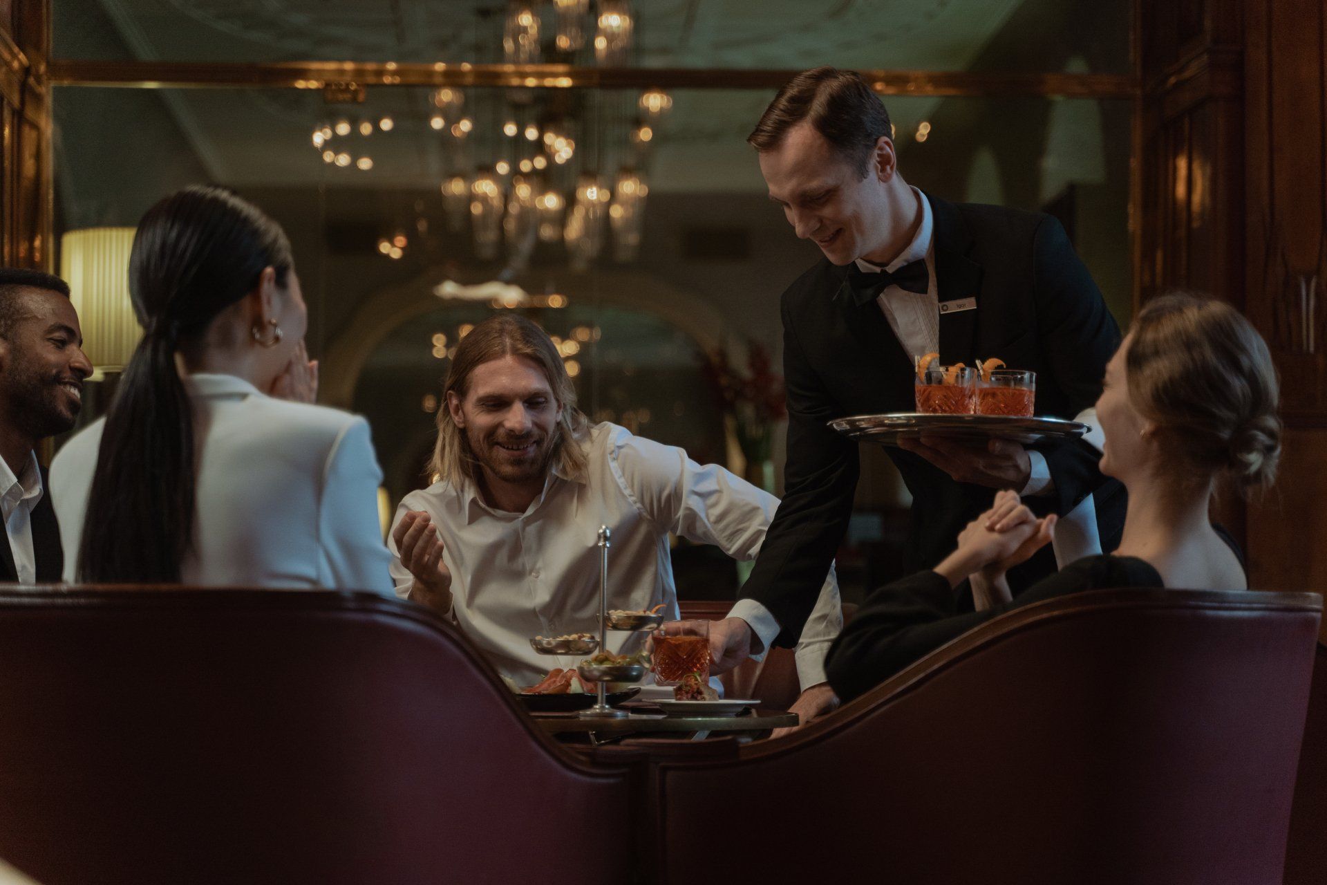 waiter-serving-cocktails