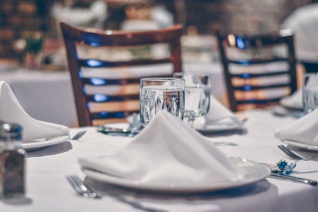 4 Reasons Why a Booth is Right for Your Restaurant and Your Guests