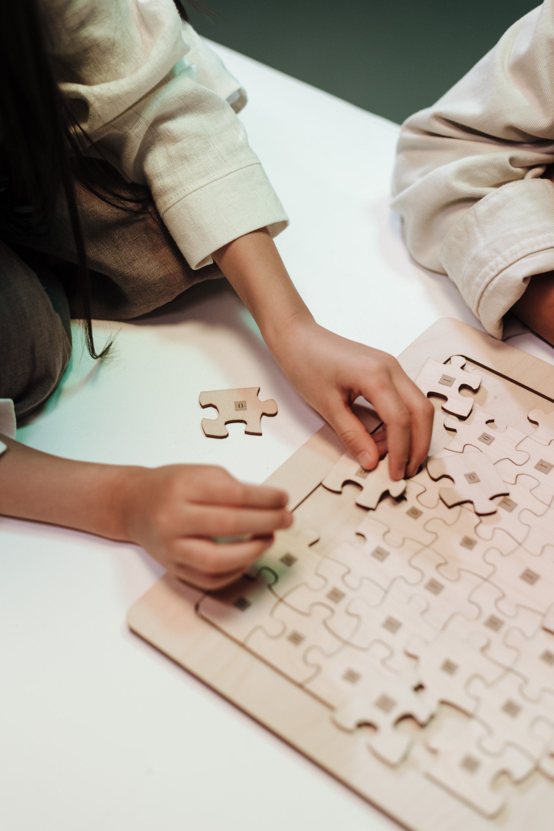 Two children putting pieces in a puzzel
