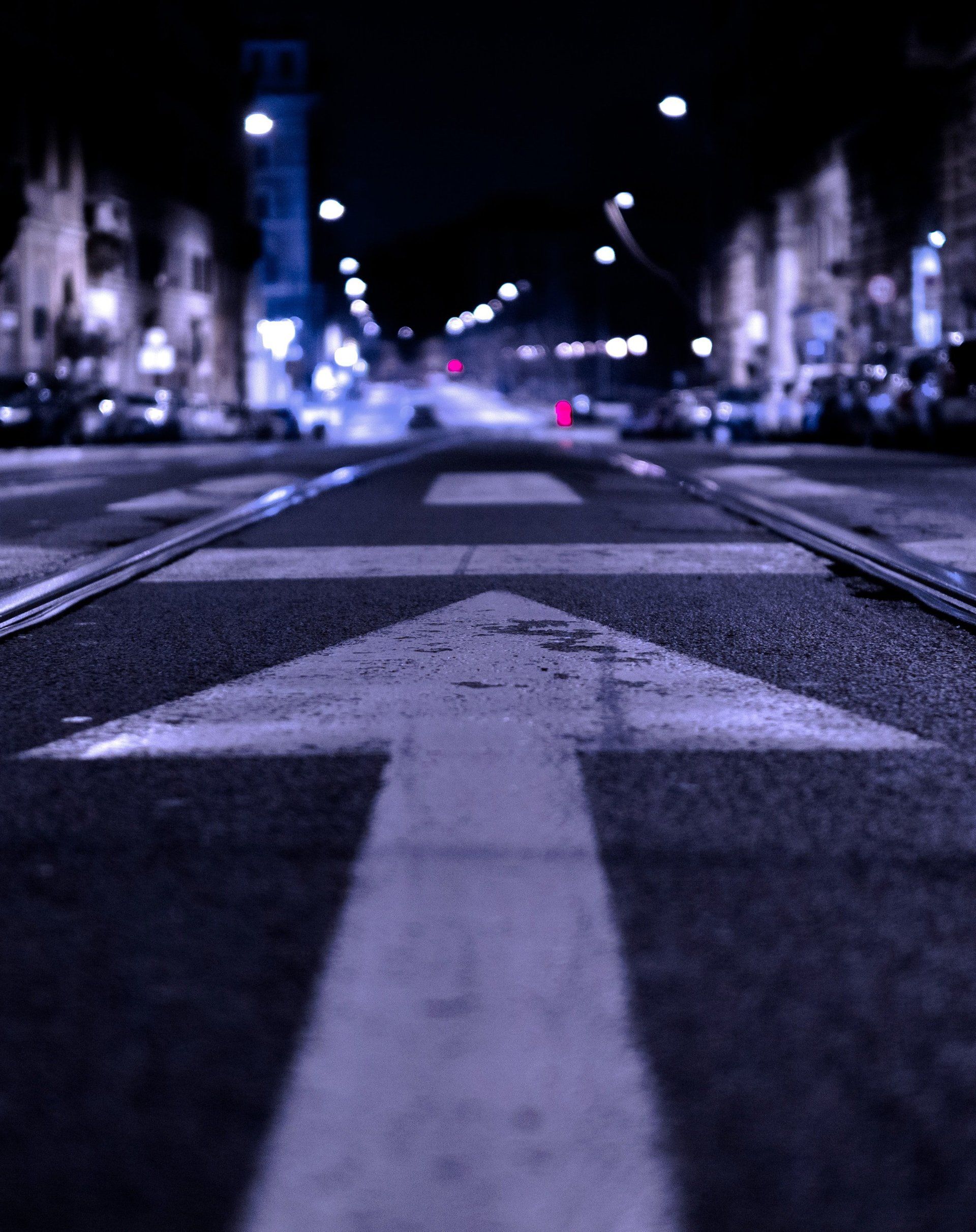 A street with a white arrow pointing to the right