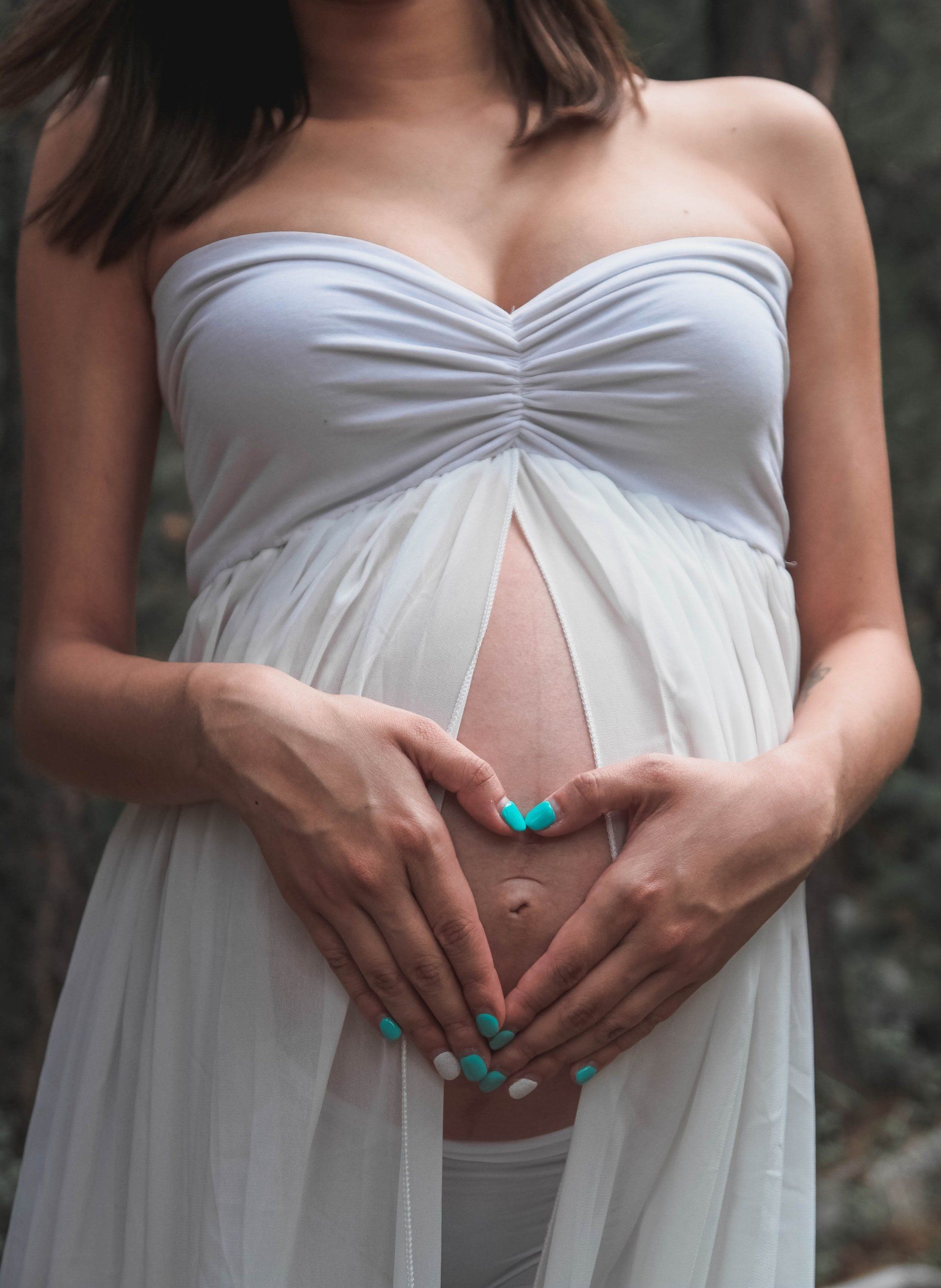 pregnant woman with hand on belly