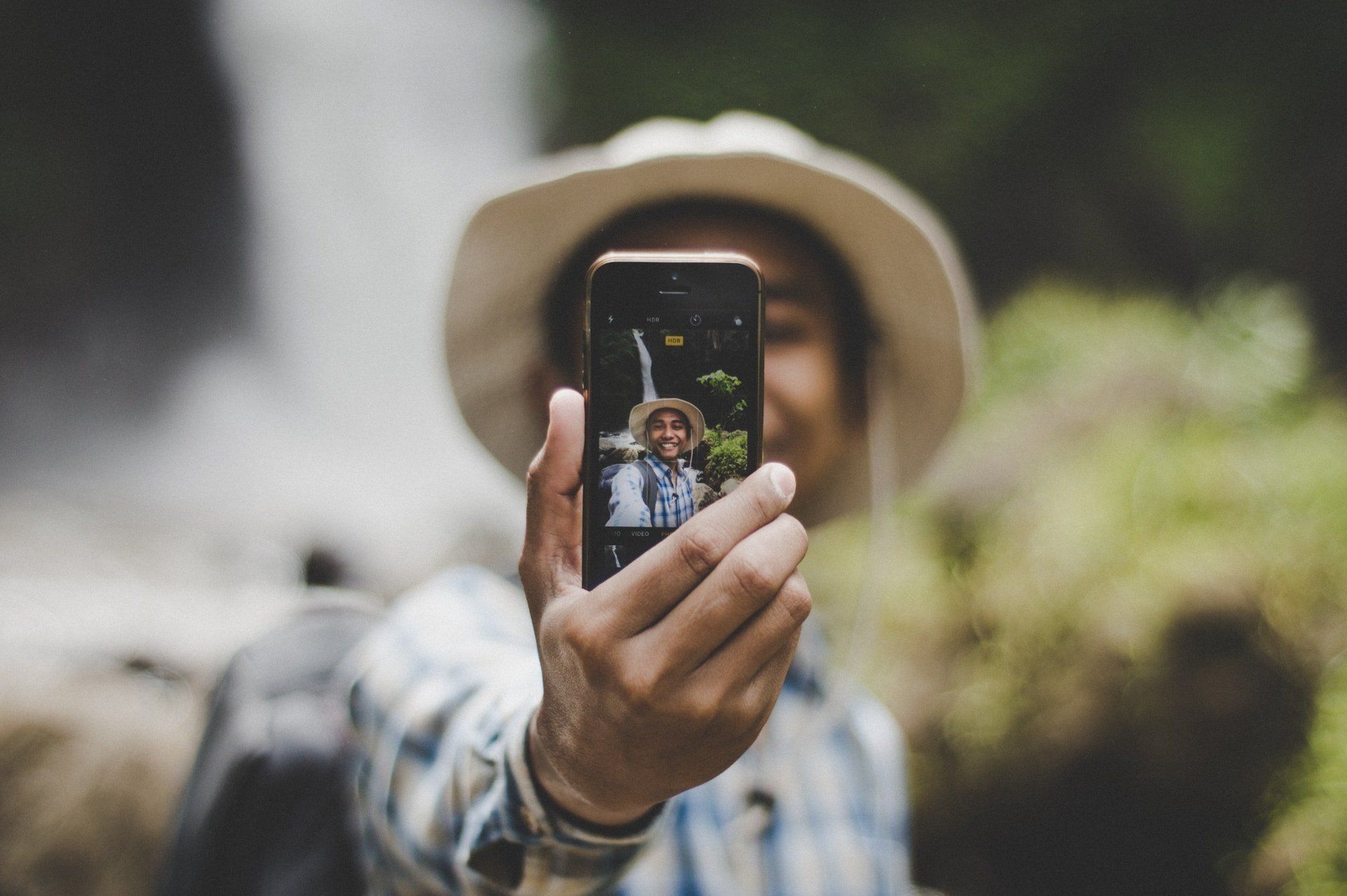 man takes a selfie video in washington, dc near a video production location