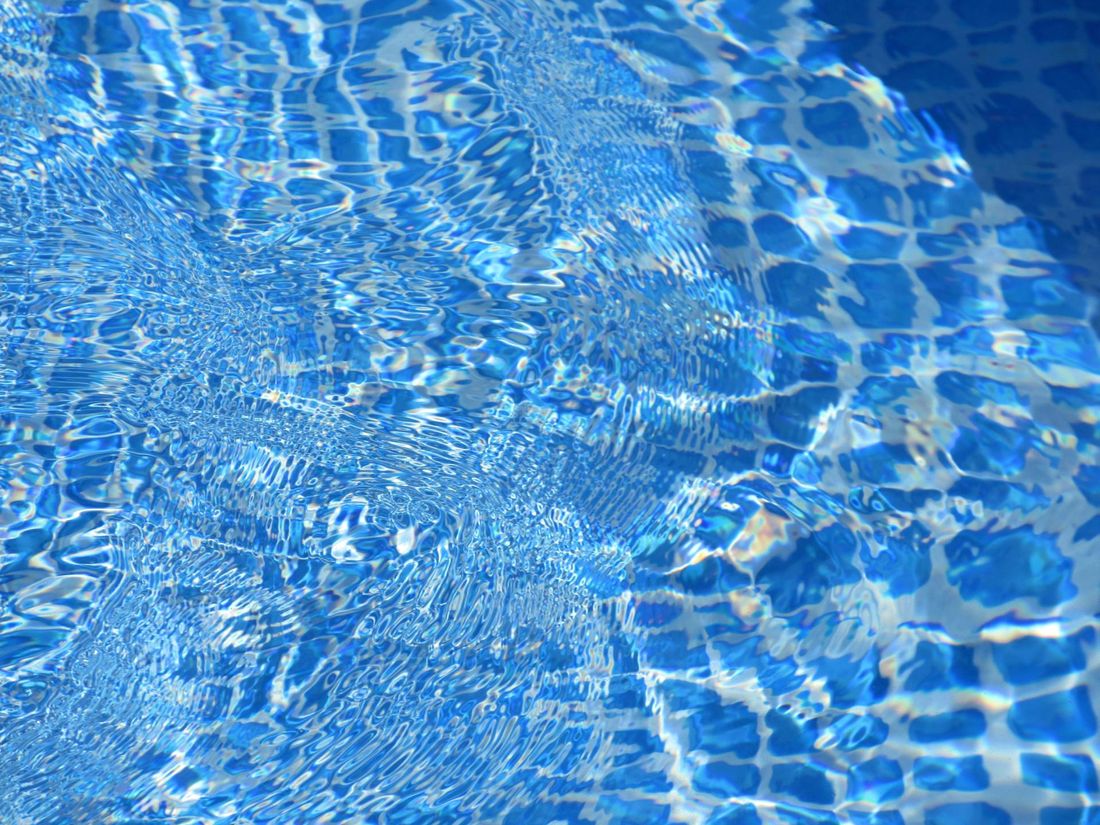 acqua di piscina chiarissima