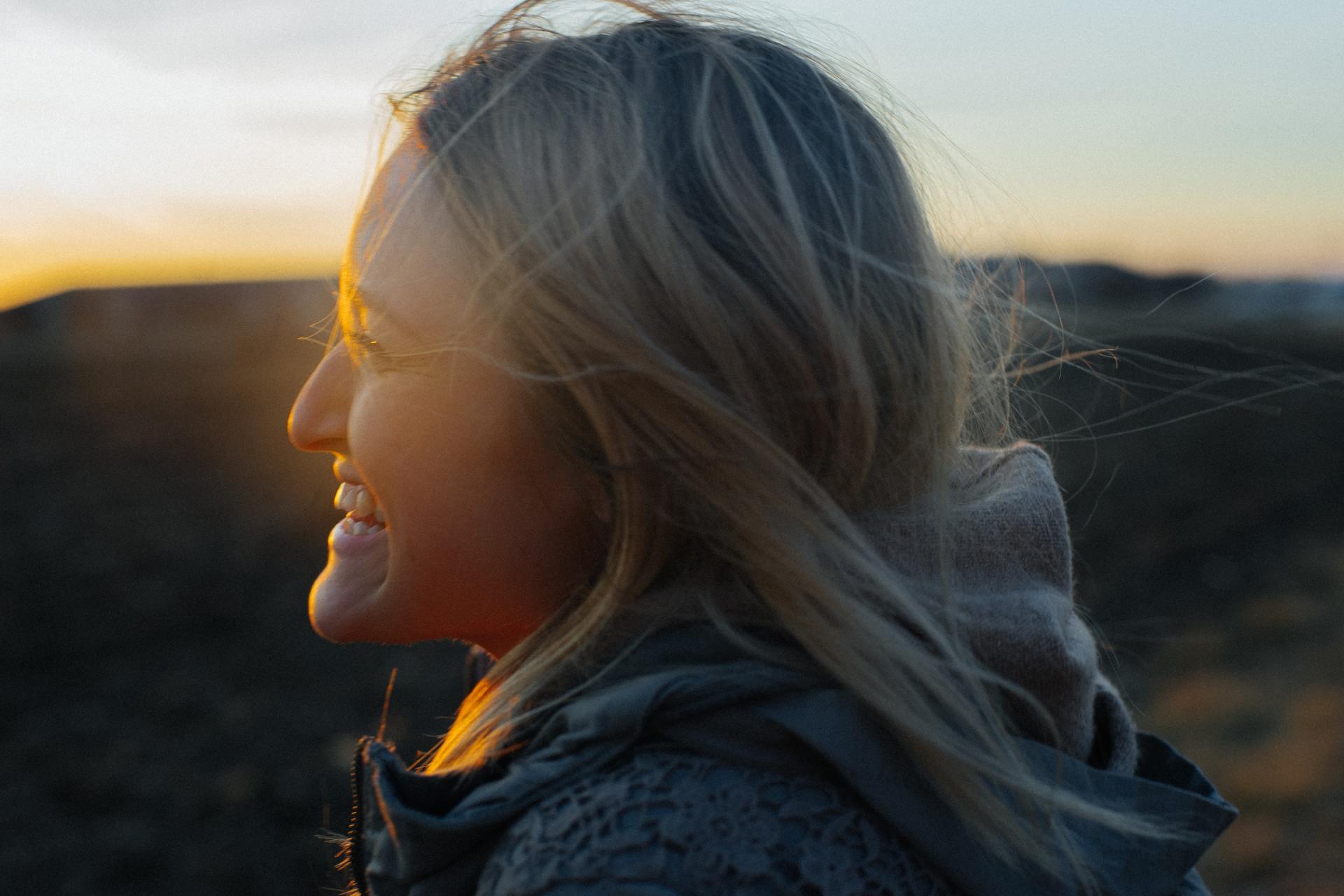 woman enjoying sunset and happy coachaog