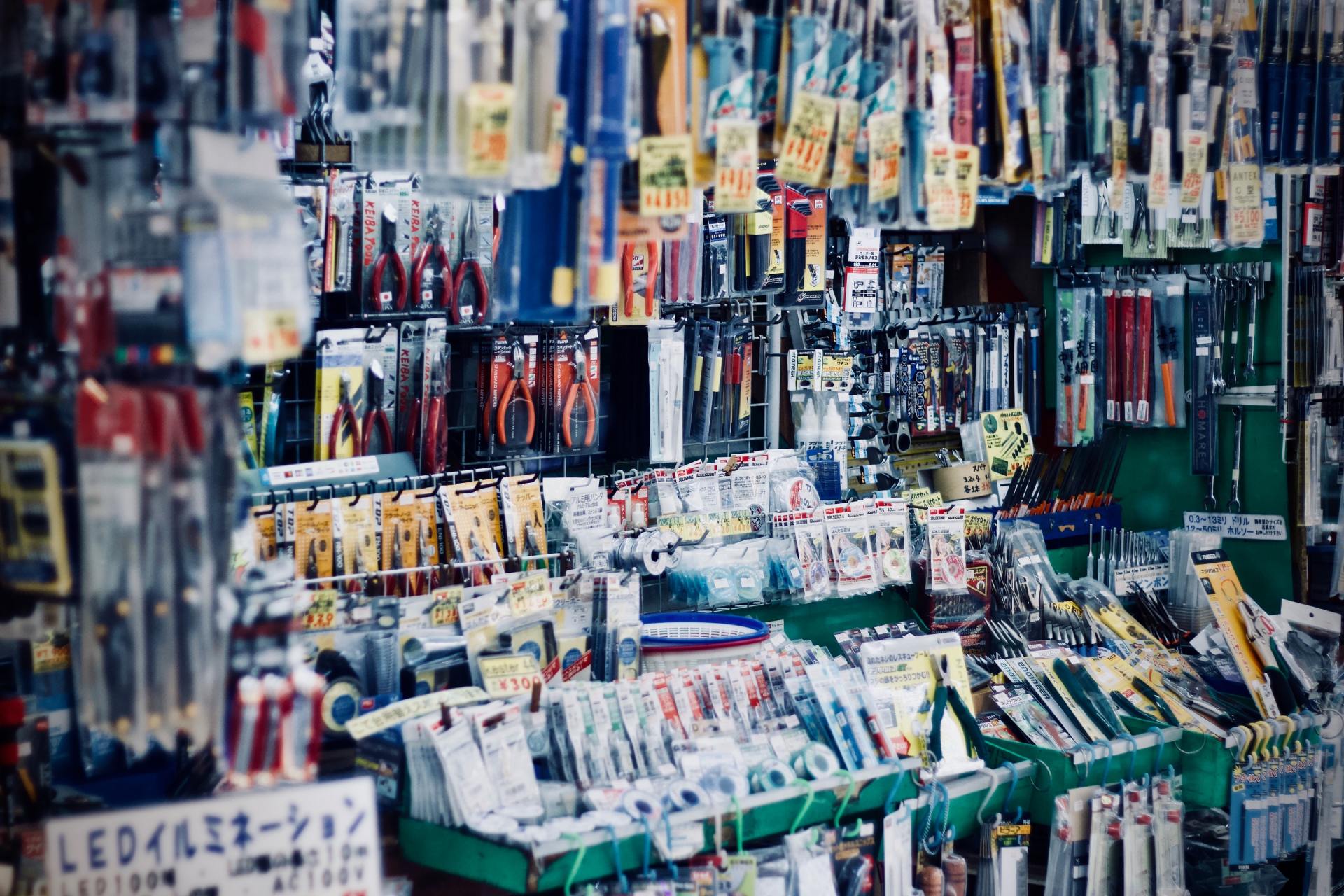 A store filled with lots of different types of tools.