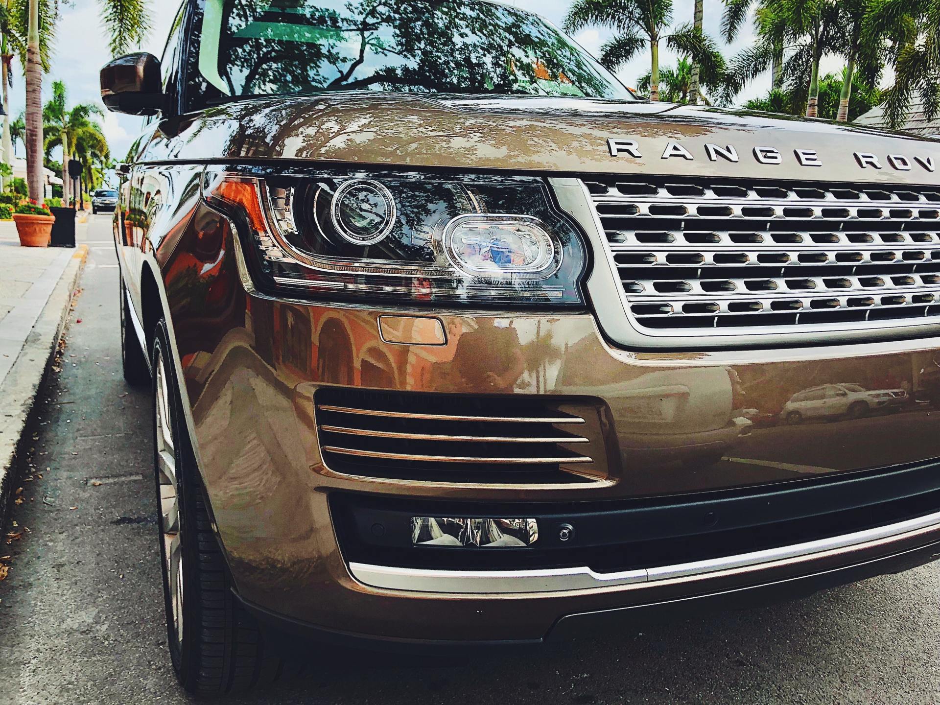 bronxe Land rover Range Rover front end close up