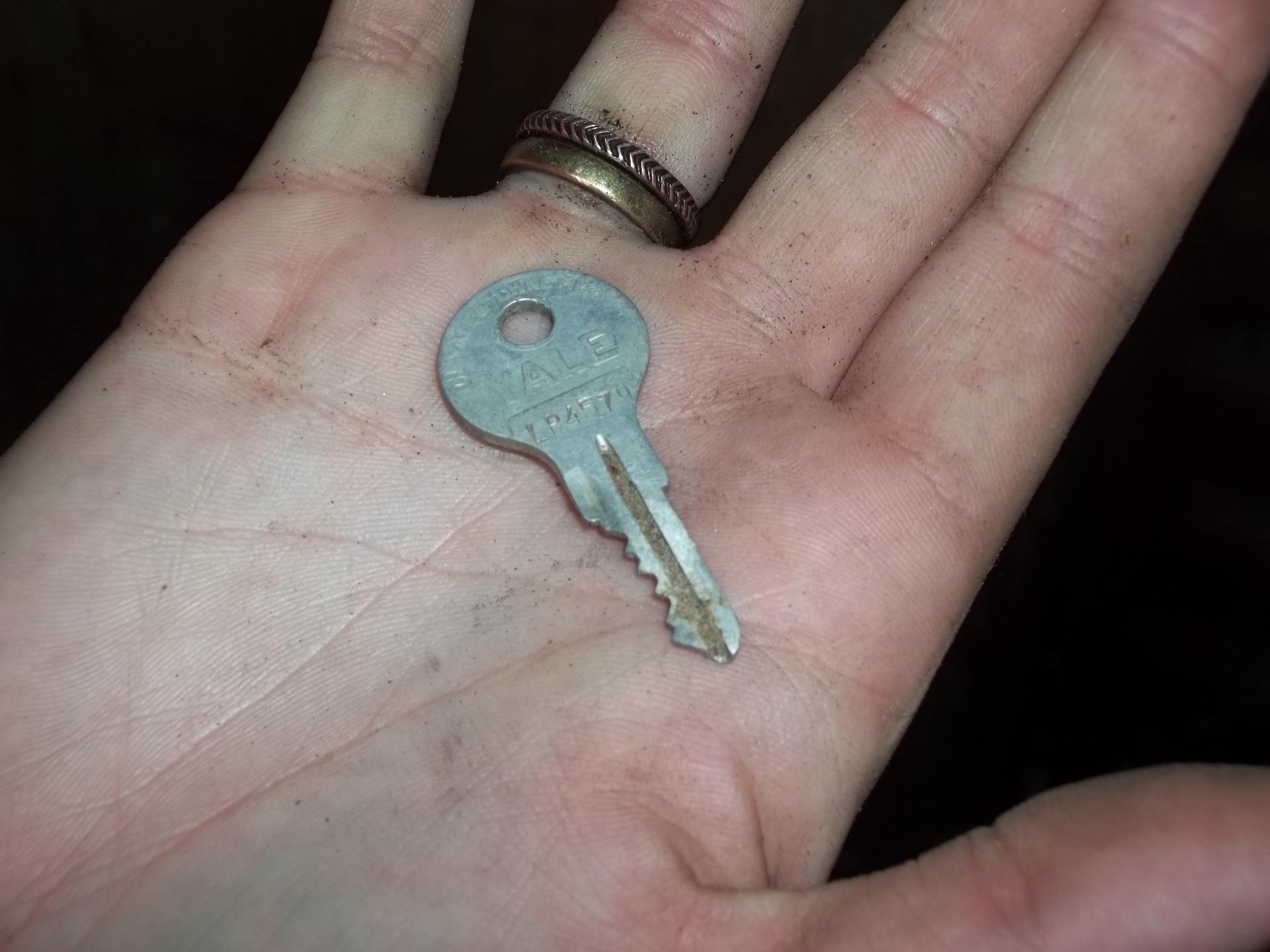 Handing over key to a property for rent