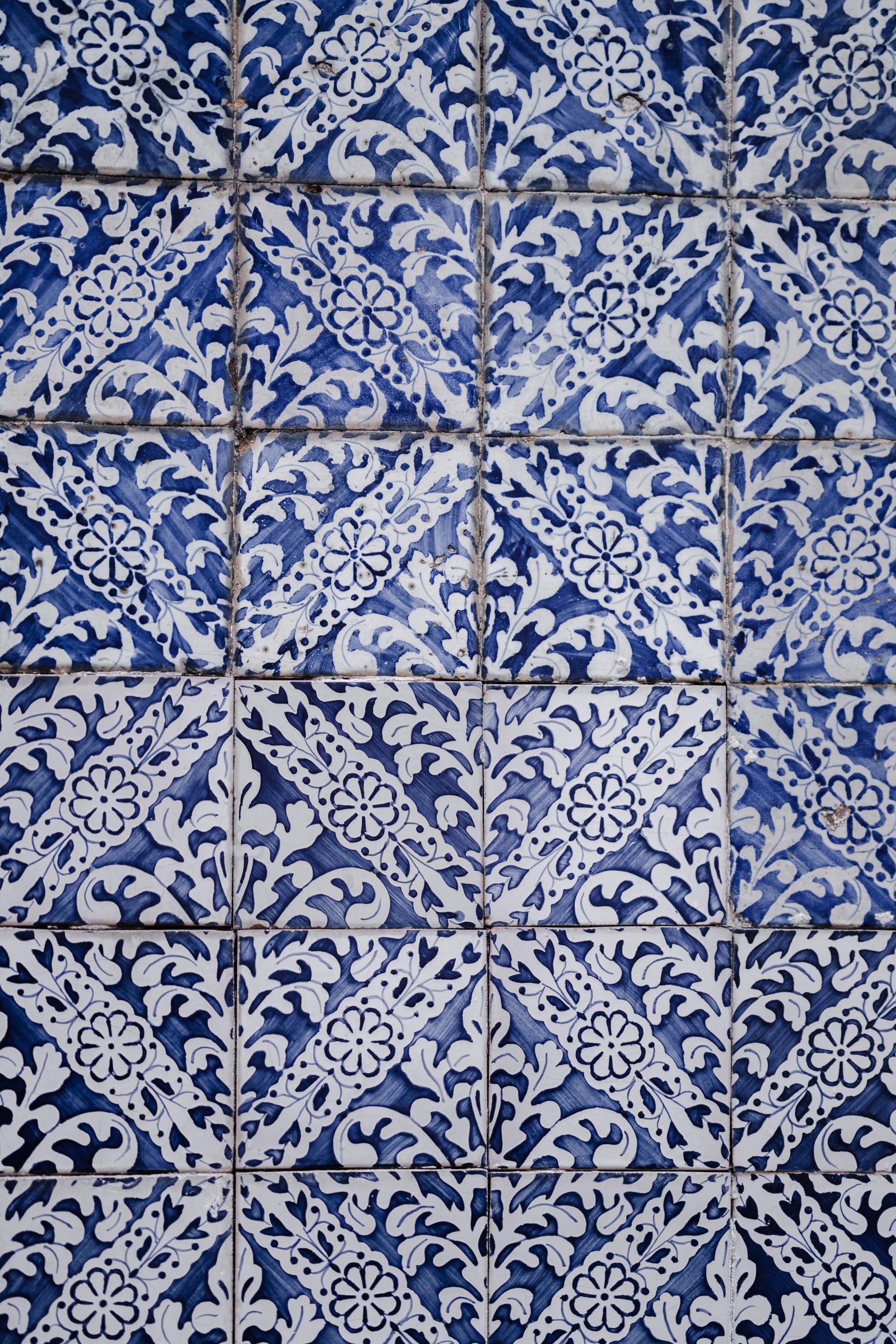 A close up of a blue and white tile wall with a pattern.