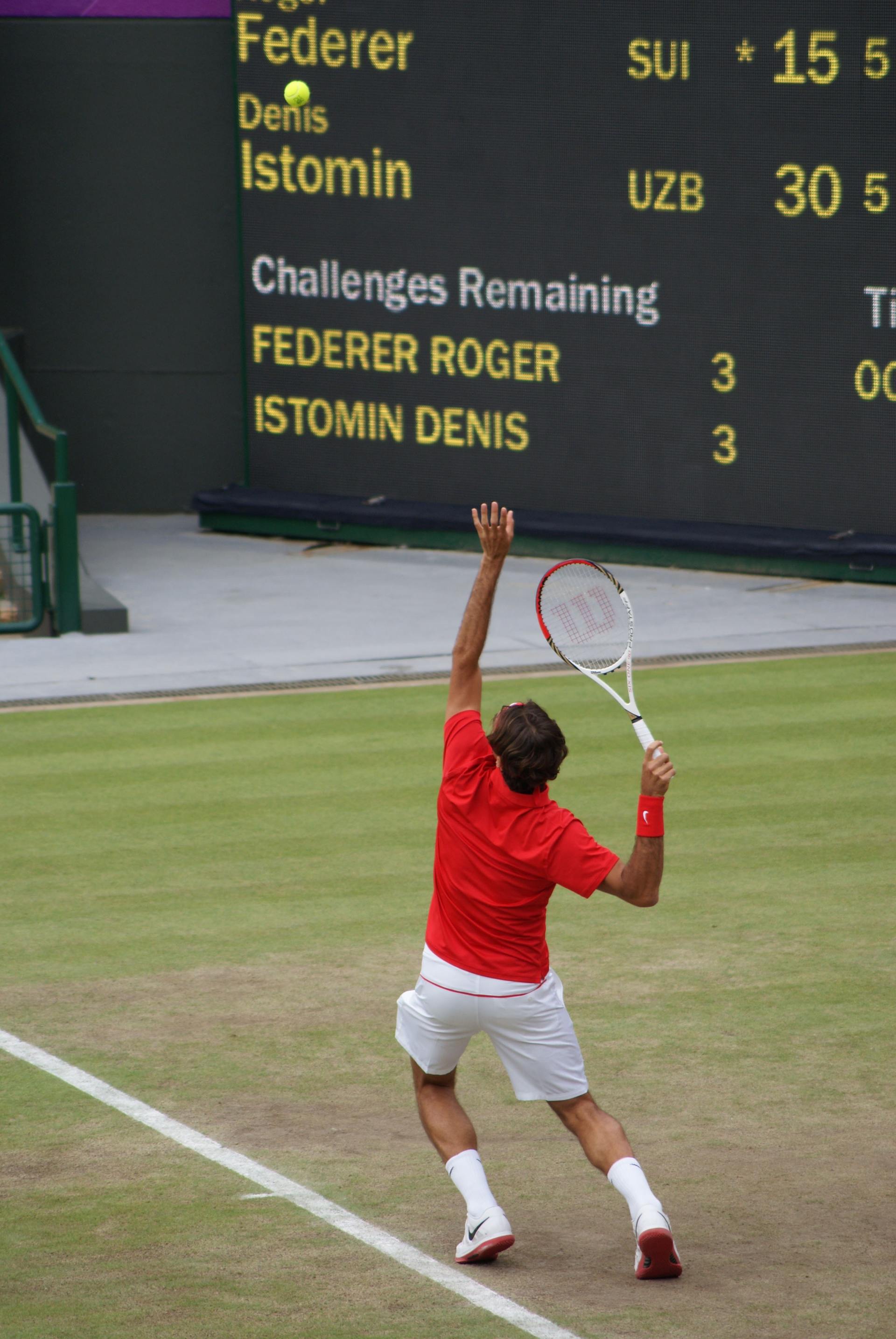 Roger federer is playing tennis against istomin denis