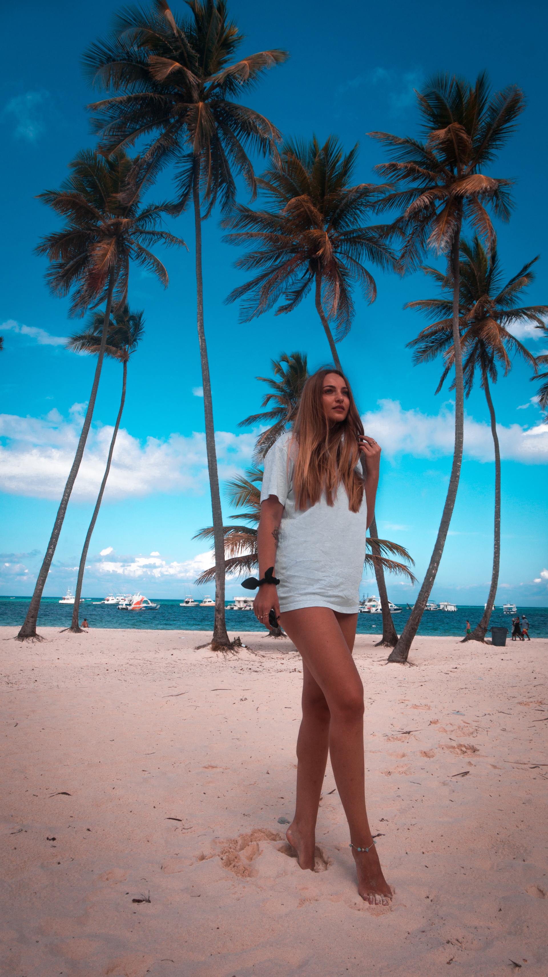 Пальма блоггер. Красивых девушек где пальмы и пляж.