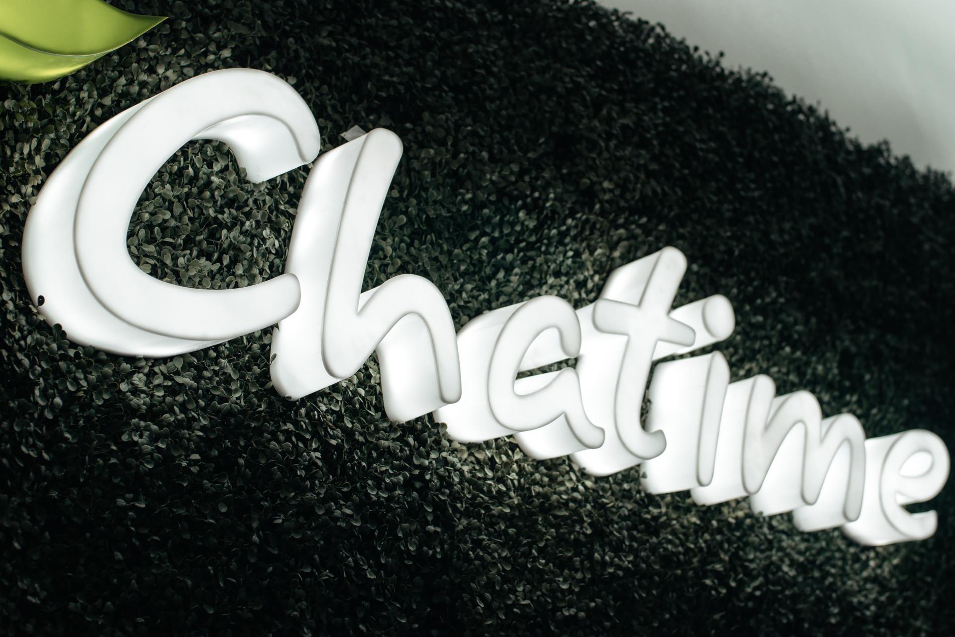 The word chetime is written in white on a black surface
