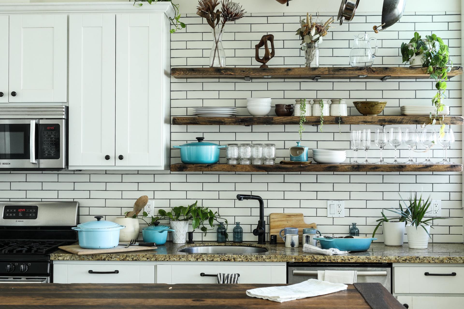 mix and match textures to give your kitchen a rustic-modern feeling