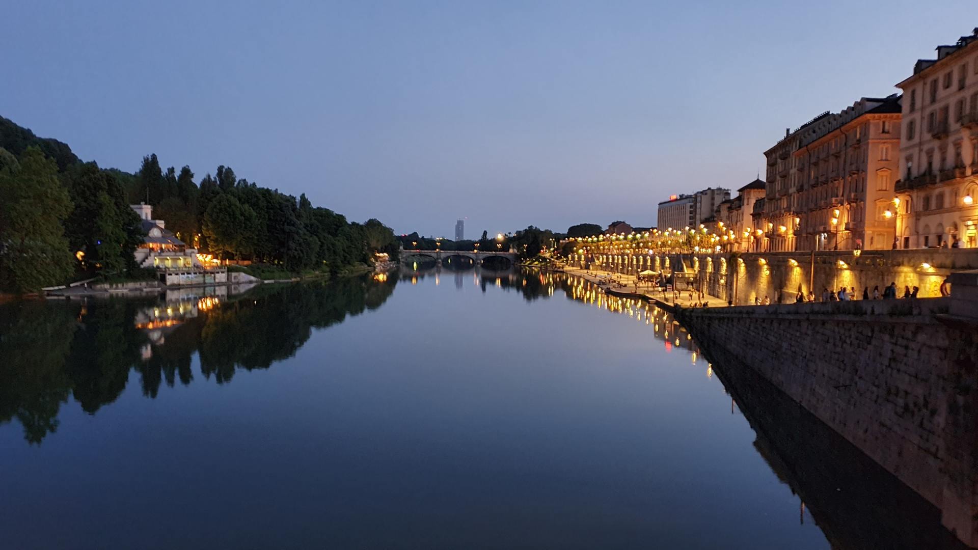 I murazzi di Torino di notte