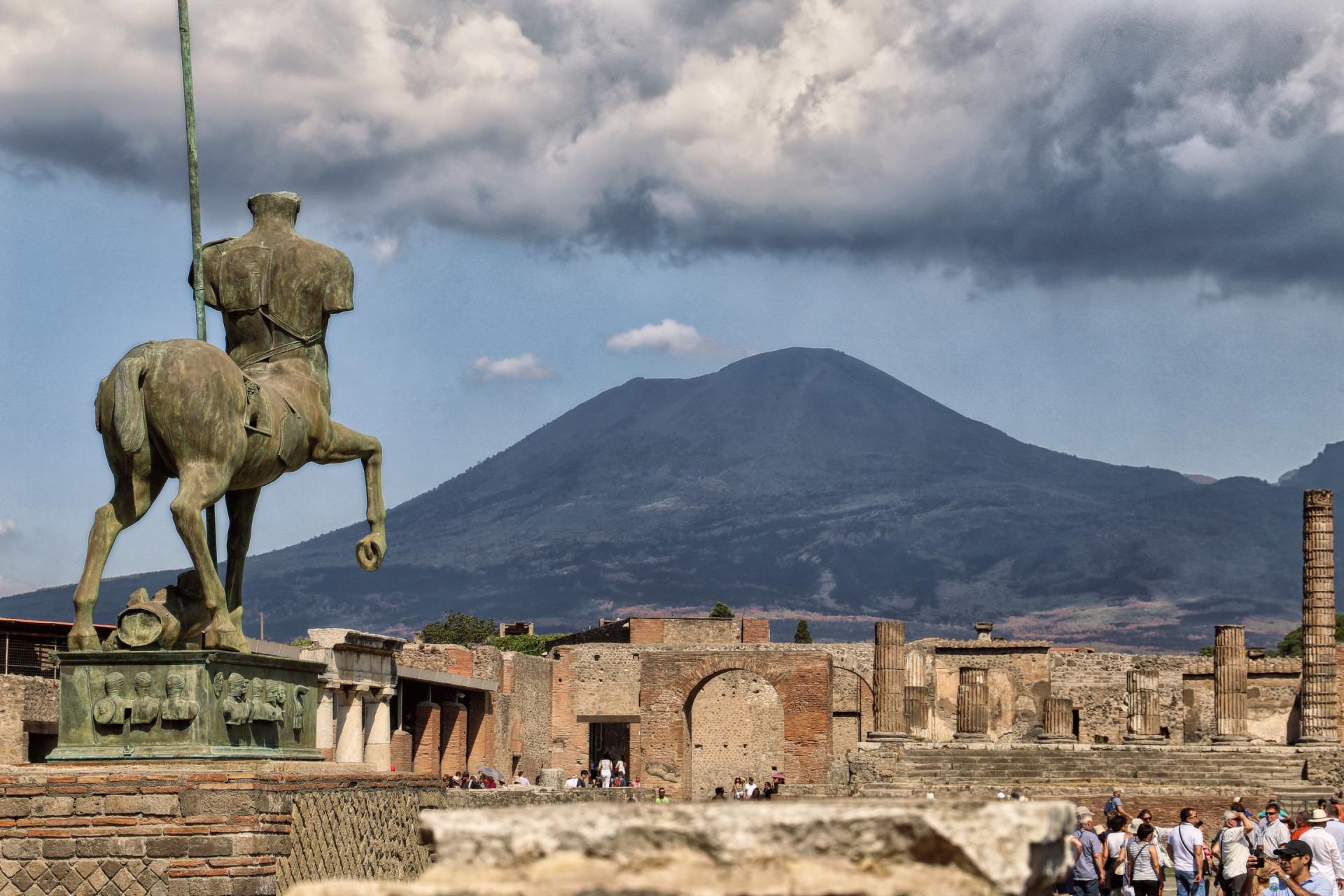 vista di Pompei e del Vesuvio.