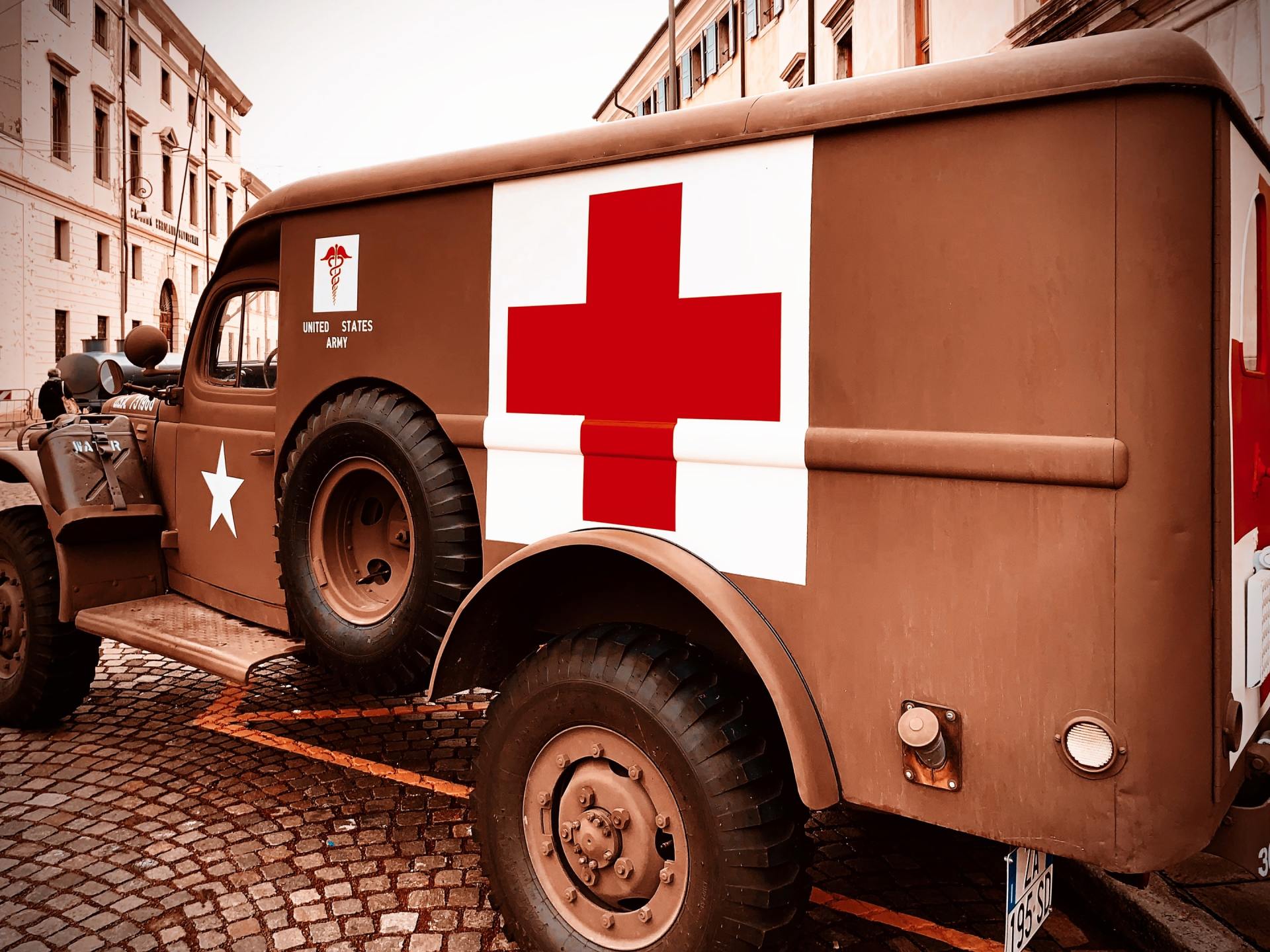 ambulance red cross old time 