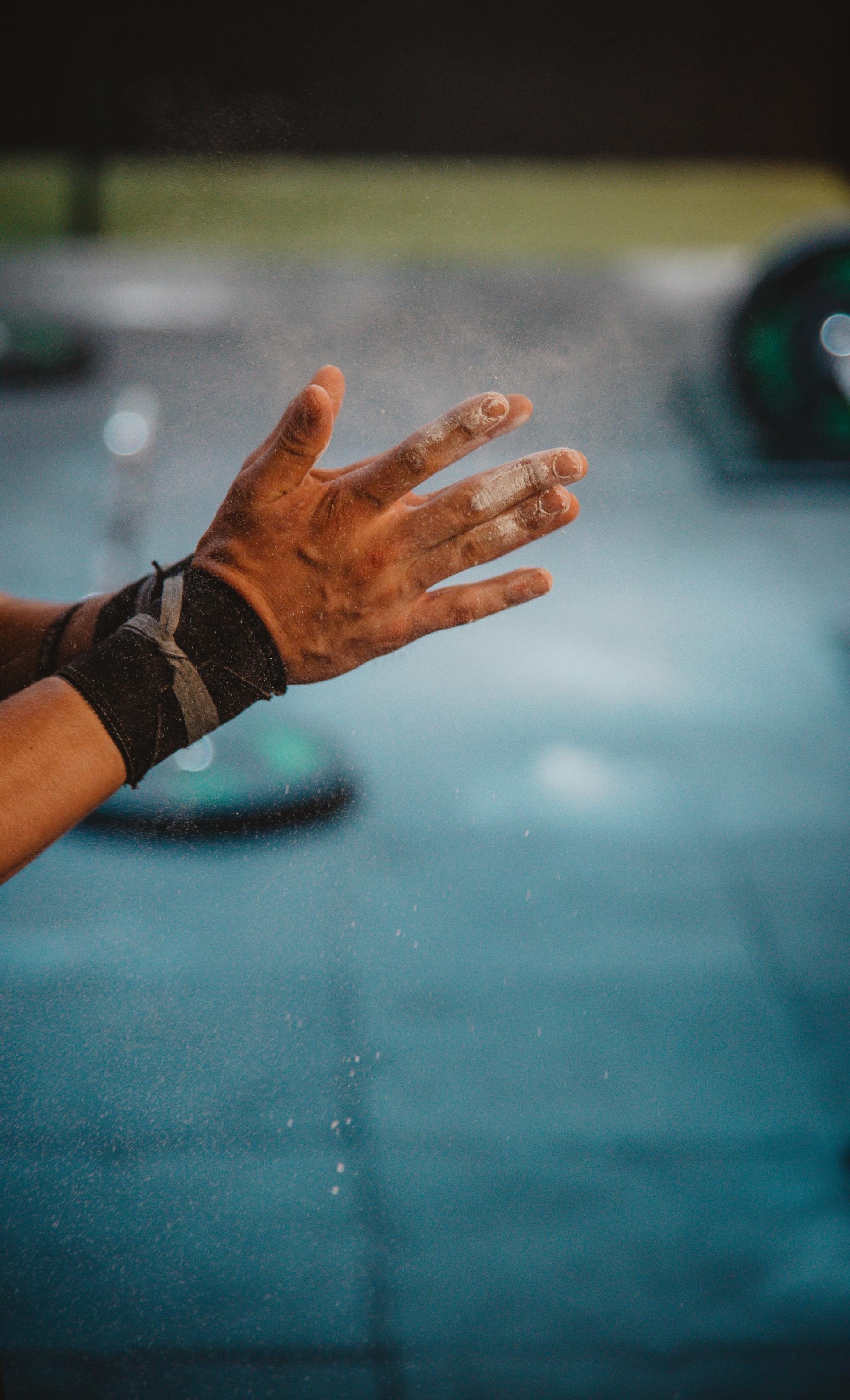 hands-clapping-with-chalk-with-wrists-wrapped-for-proper-form-for-a-crossfit-workout